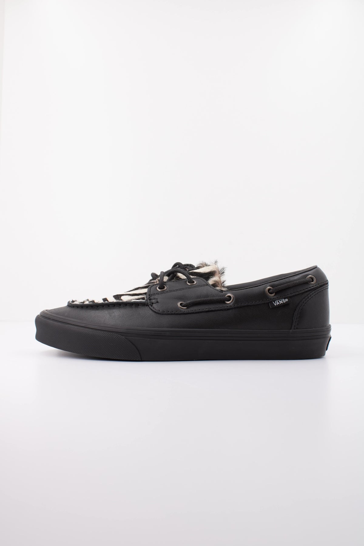VANS VN000Z96BLA1 EYELET BOAT SHOE en color ANIMAL PRINT (1)