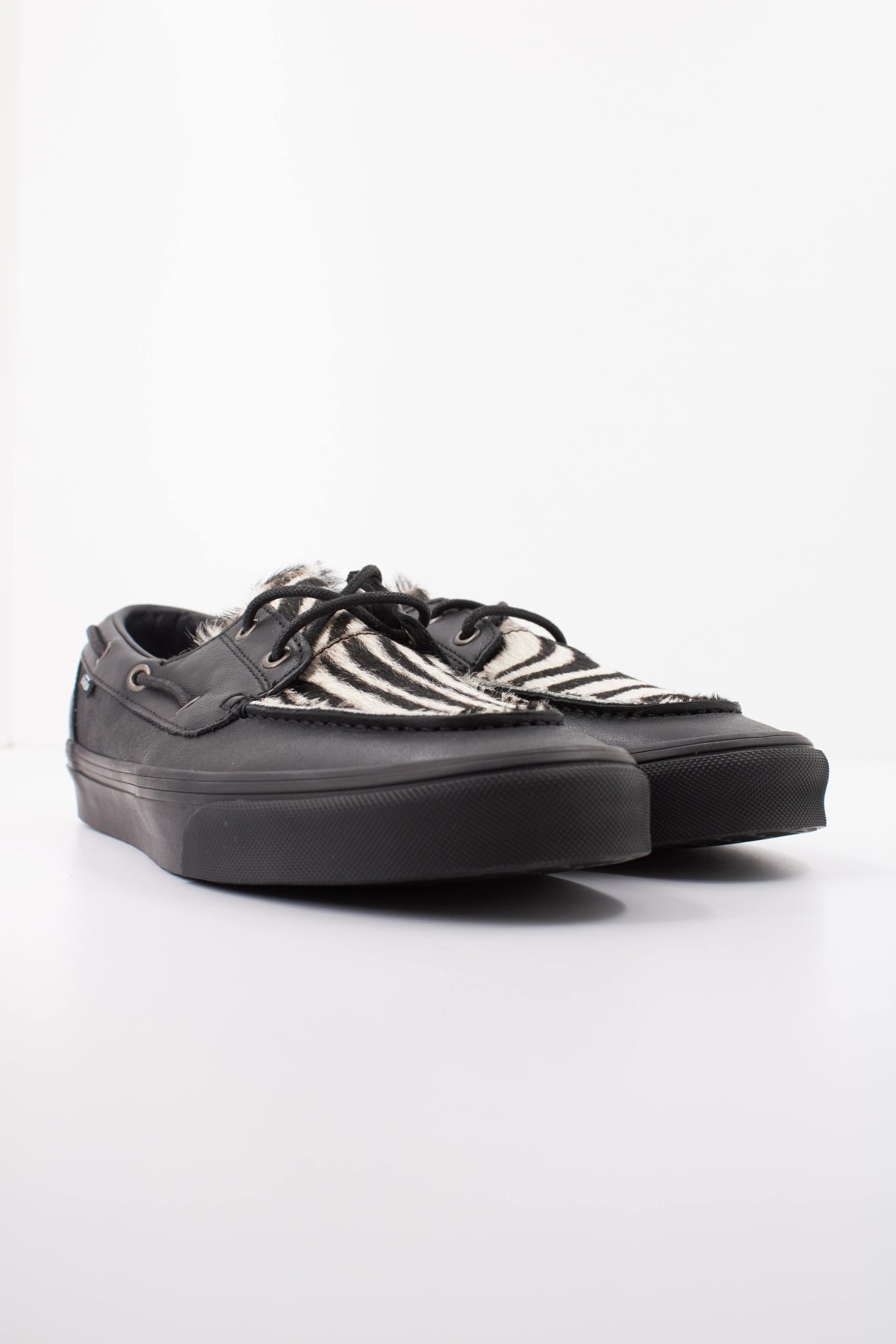 VANS VN000Z96BLA1 EYELET BOAT SHOE en color ANIMAL PRINT (2)