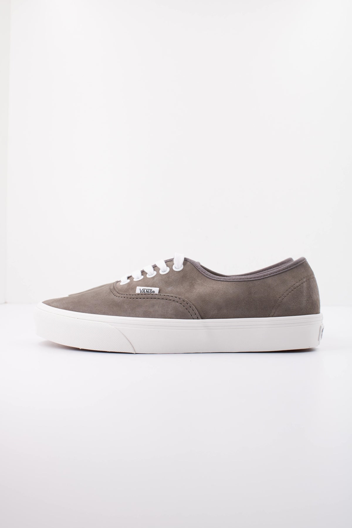 VANS AUTHENTIC VN000D7Y9JC1 en color GRIS (1)