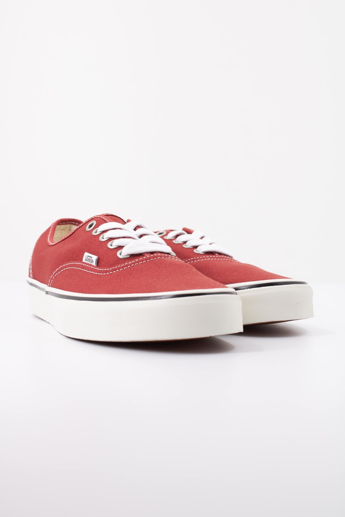 VANS AUTHENTIC en color ROJO (2)