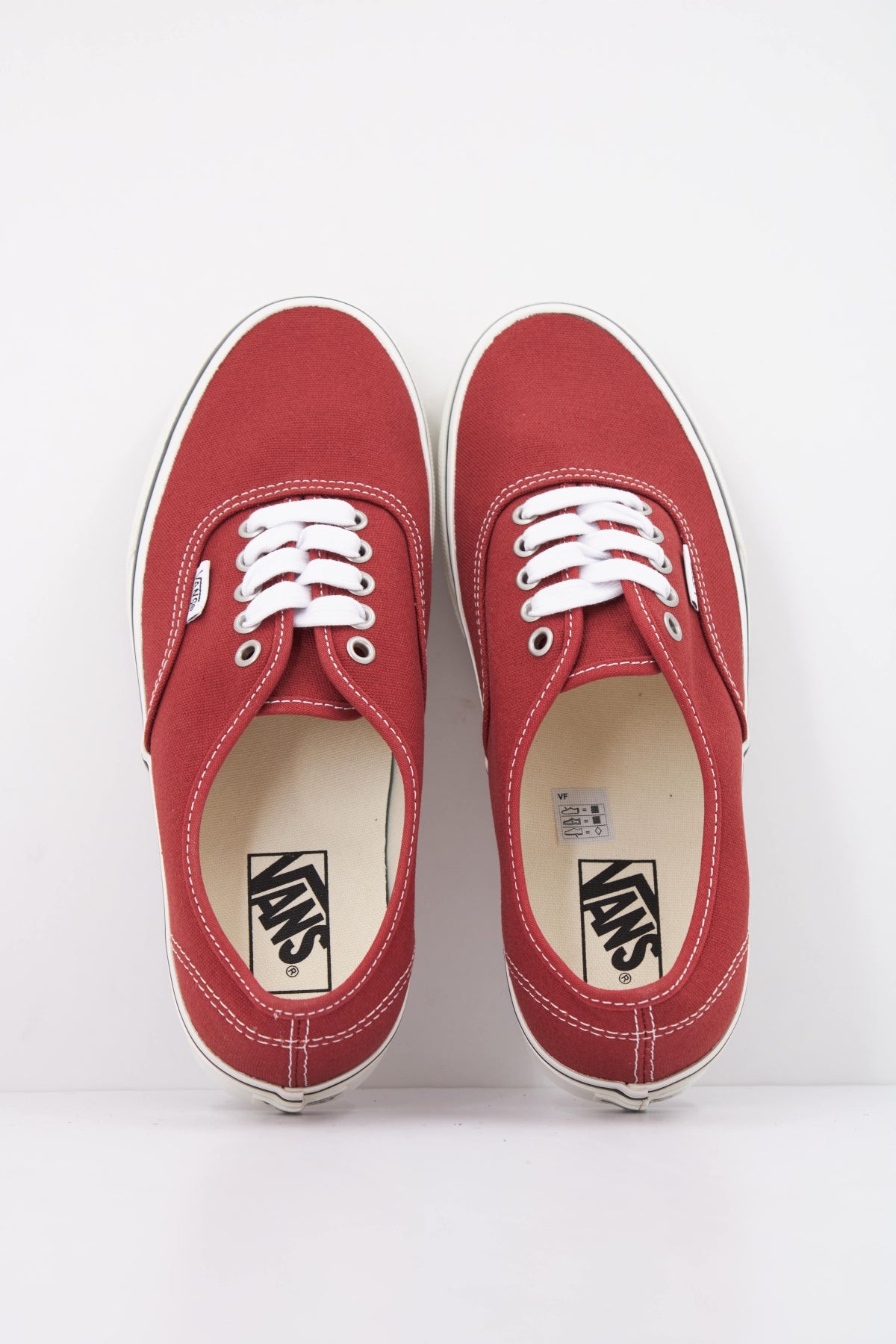 VANS AUTHENTIC en color ROJO (3)