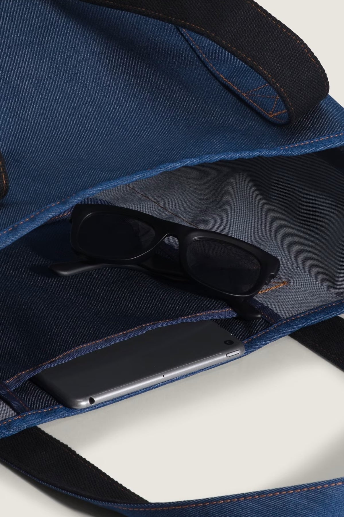 VANS VN0A7PQECDX1 PERGS TOTE en color AZUL (2)