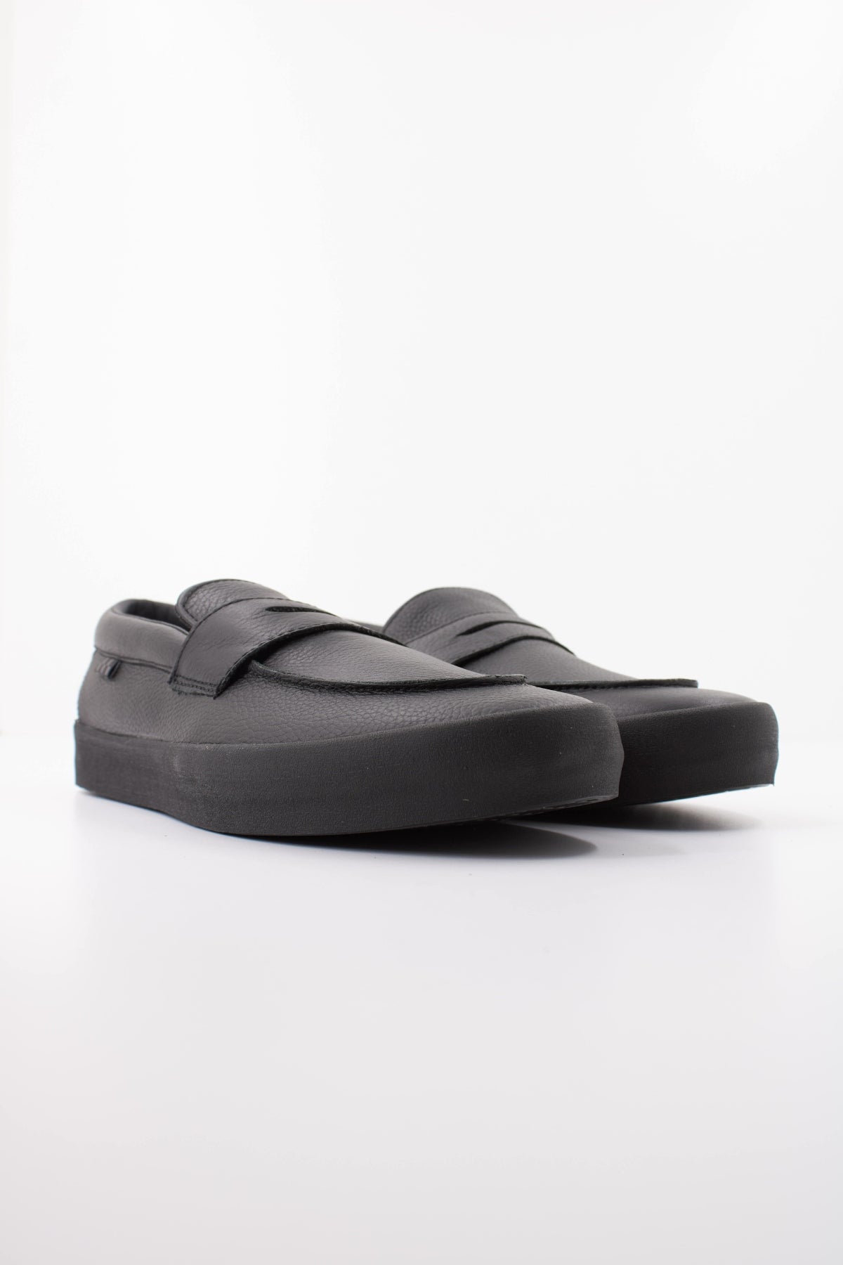 VANS SKATE LOAFER VN0A5DXUBKA1 en color NEGRO (2)