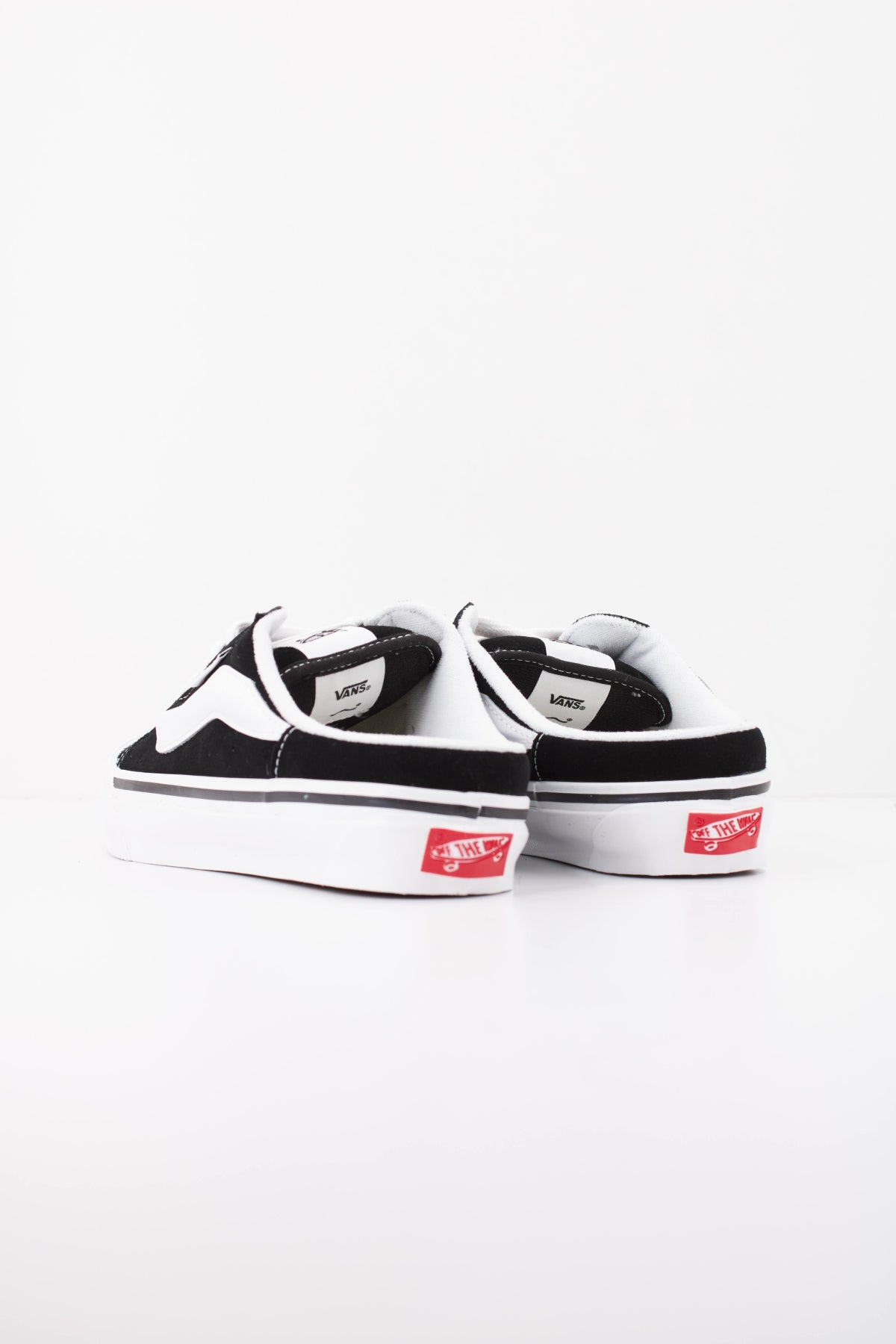 VANS KNU SKOOL MULE VN00119WBA21 en color NEGRO (4)