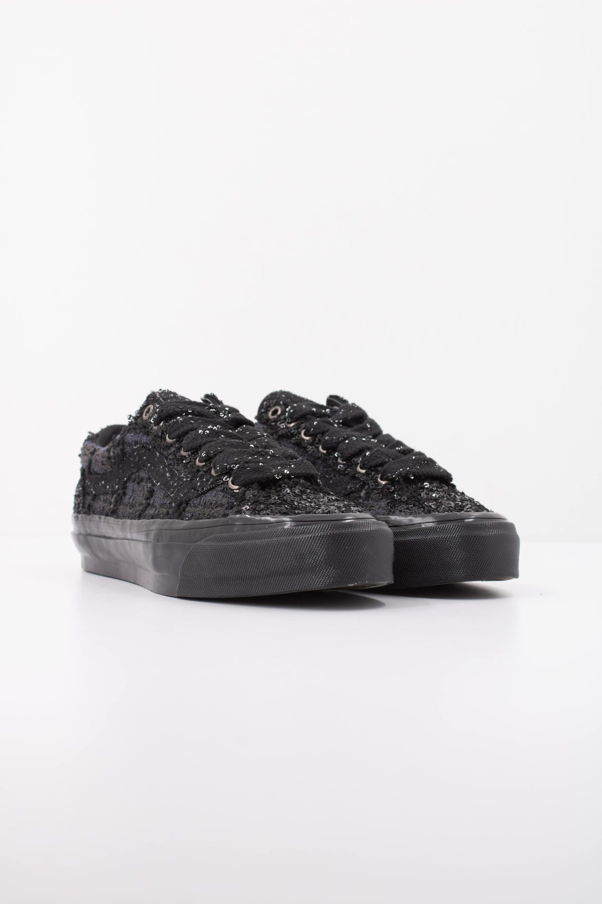 VANS LX OLD SKOOL 36 FUZZ VN000EHDBKA1 en color NEGRO (2)
