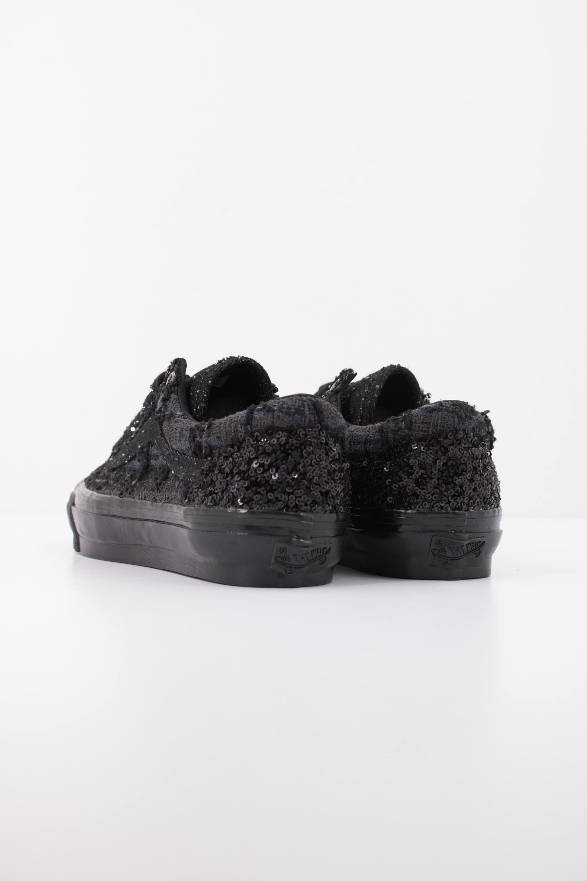 VANS LX OLD SKOOL 36 FUZZ VN000EHDBKA1 en color NEGRO (4)