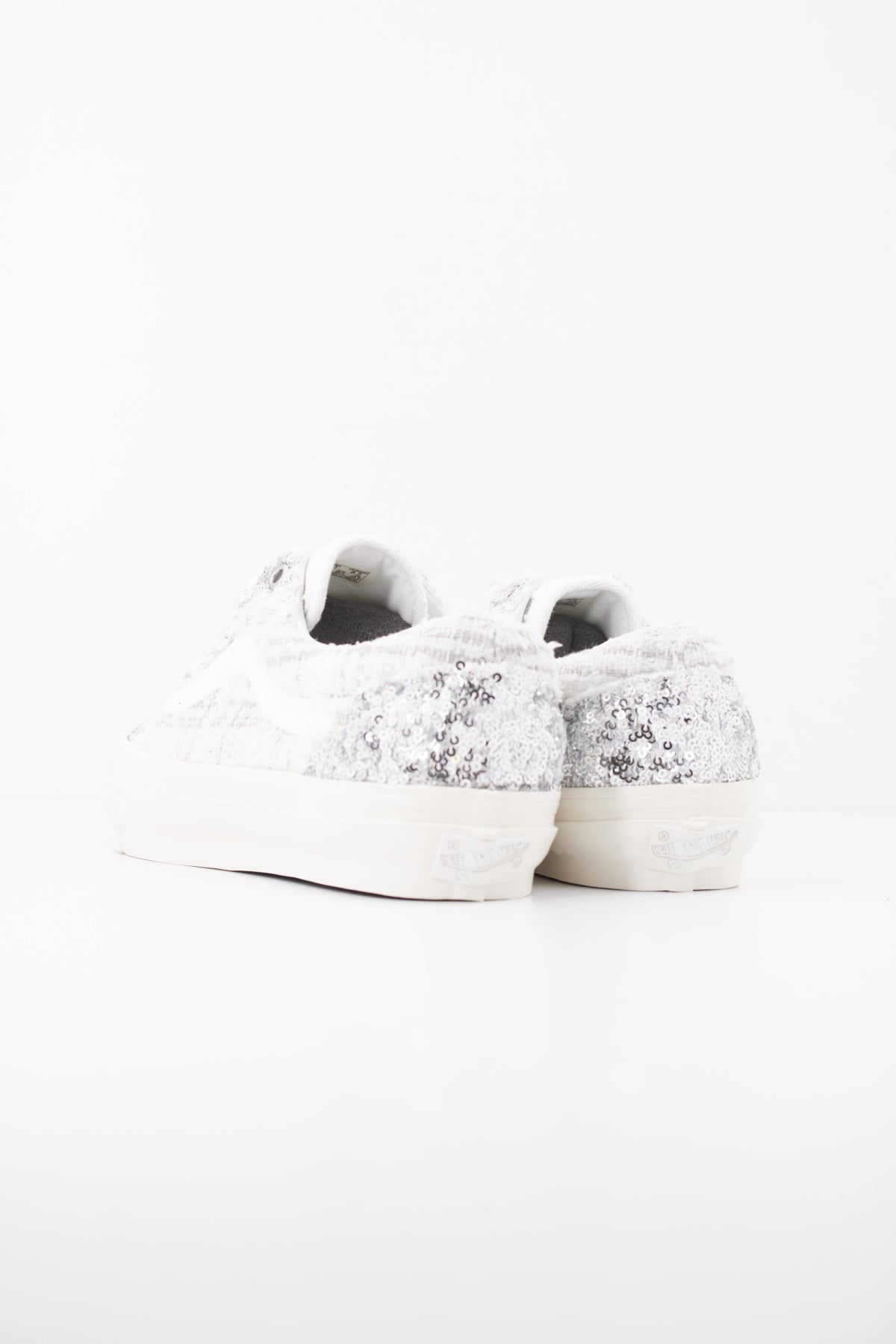VANS LX OLD SKOOL 36 FUZZ VN000EHDCJA1 en color BLANCO (4)