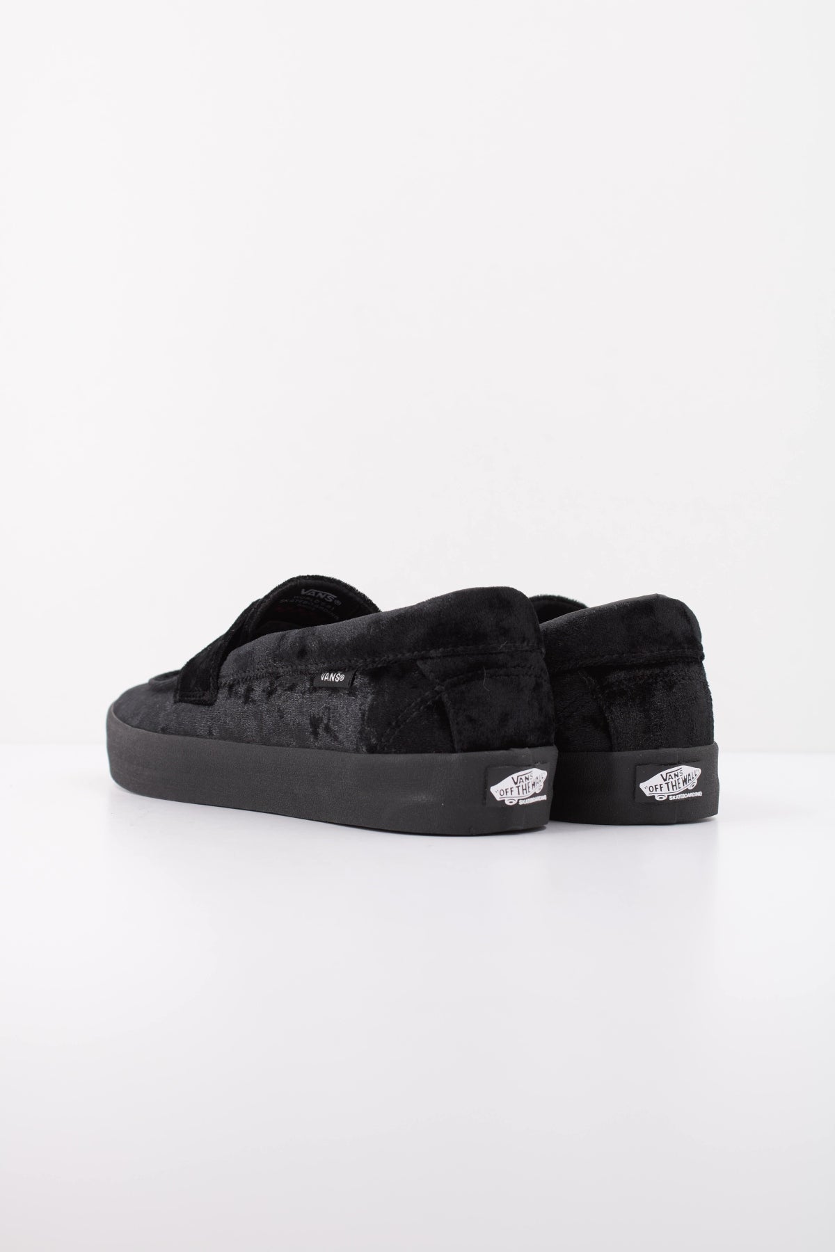 VANS SKATE LOAFER VELVET VN000Z3QBM81 en color NEGRO (4)