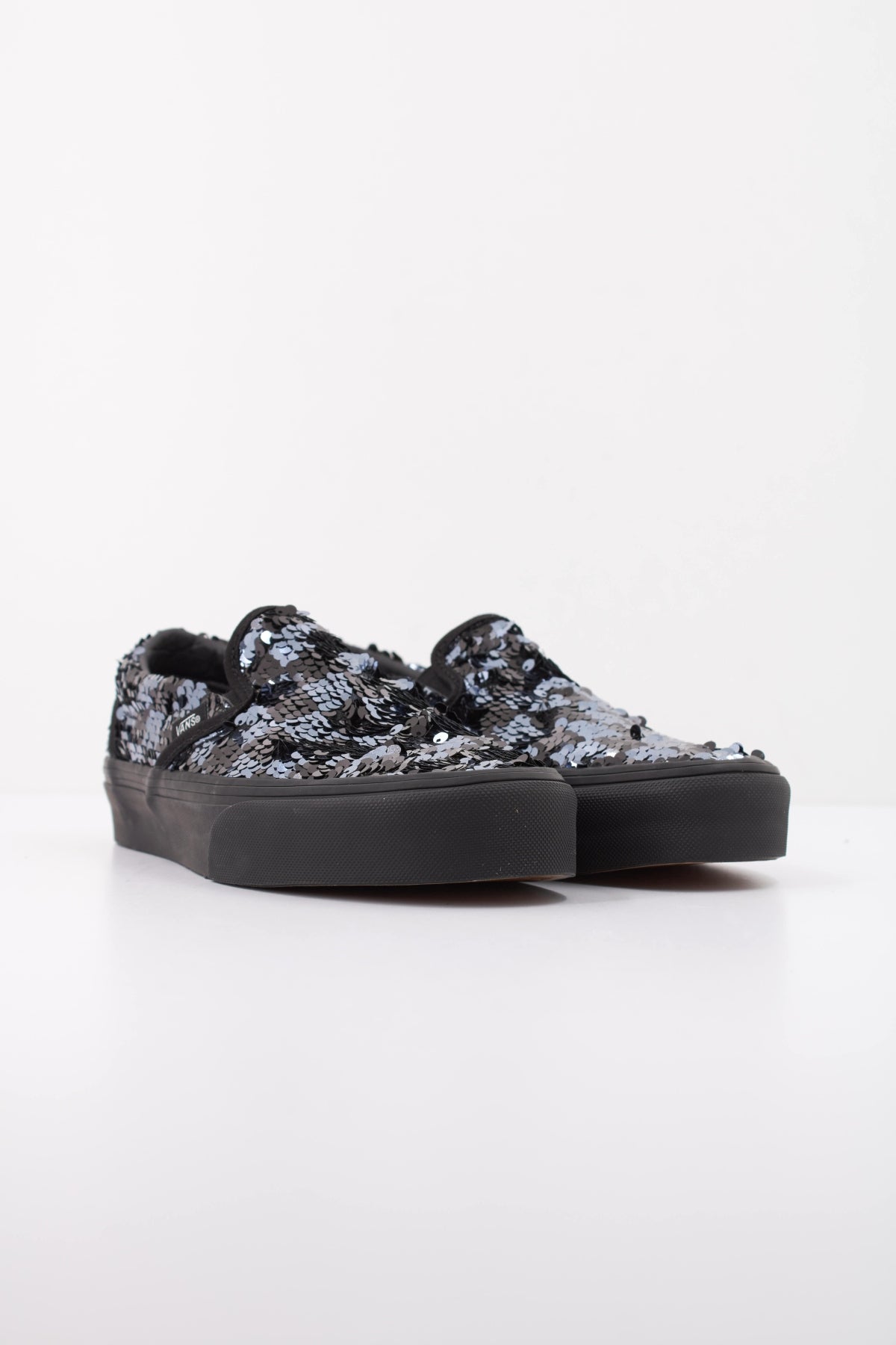 VANS CLASSIC SLIP-ON CHECKERBOARD VN0010W0DE21 en color NEGRO (2)