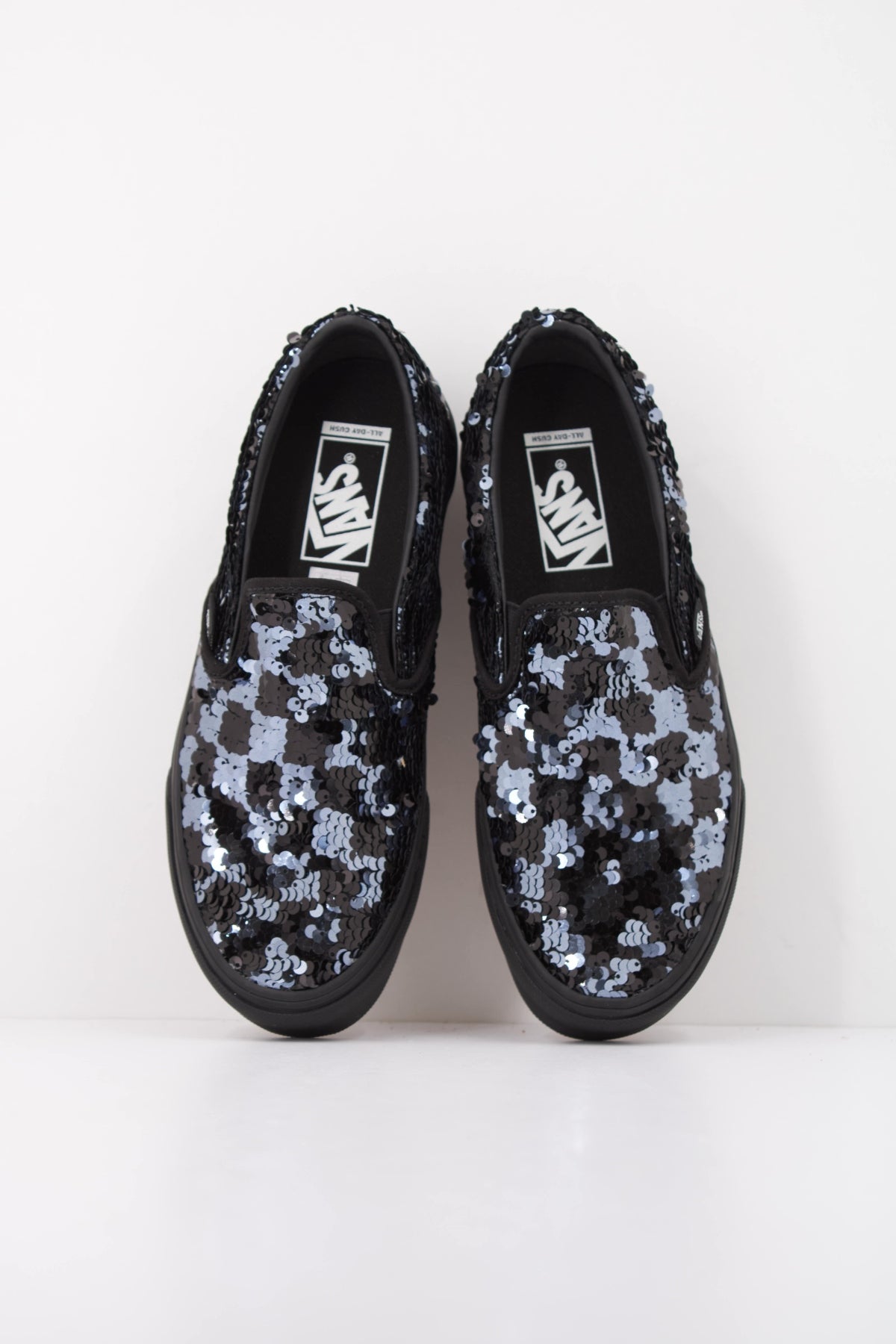 VANS CLASSIC SLIP-ON CHECKERBOARD VN0010W0DE21 en color NEGRO (3)