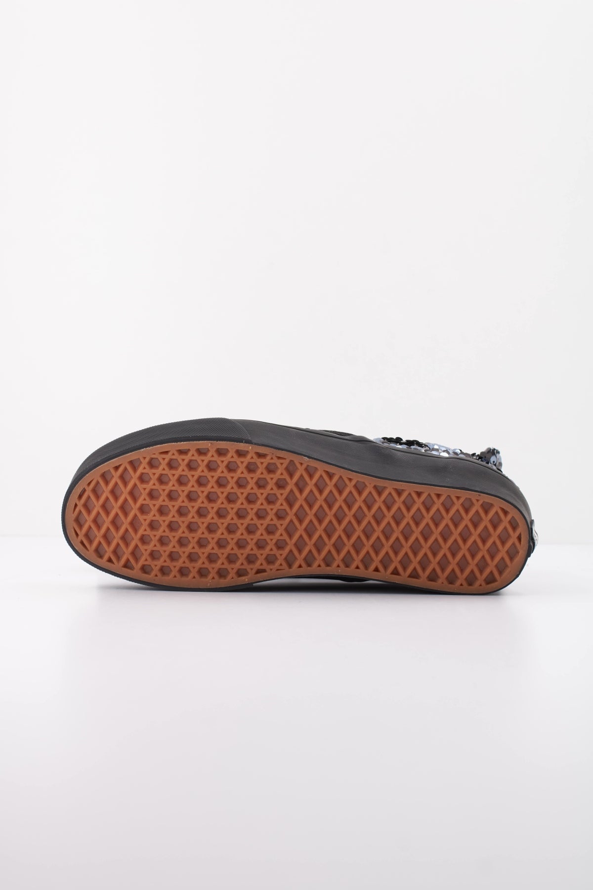 VANS CLASSIC SLIP-ON CHECKERBOARD VN0010W0DE21 en color NEGRO (5)