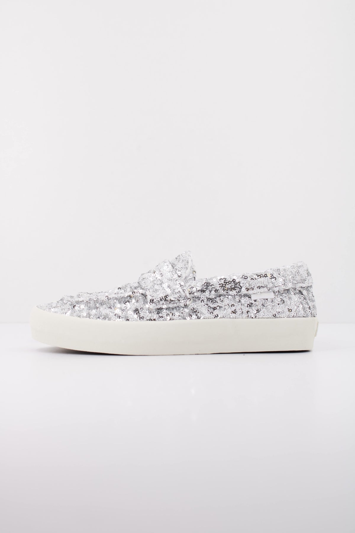 VANS SKATE LOAFER VN000Z76SLV1 en color PLATA (1)