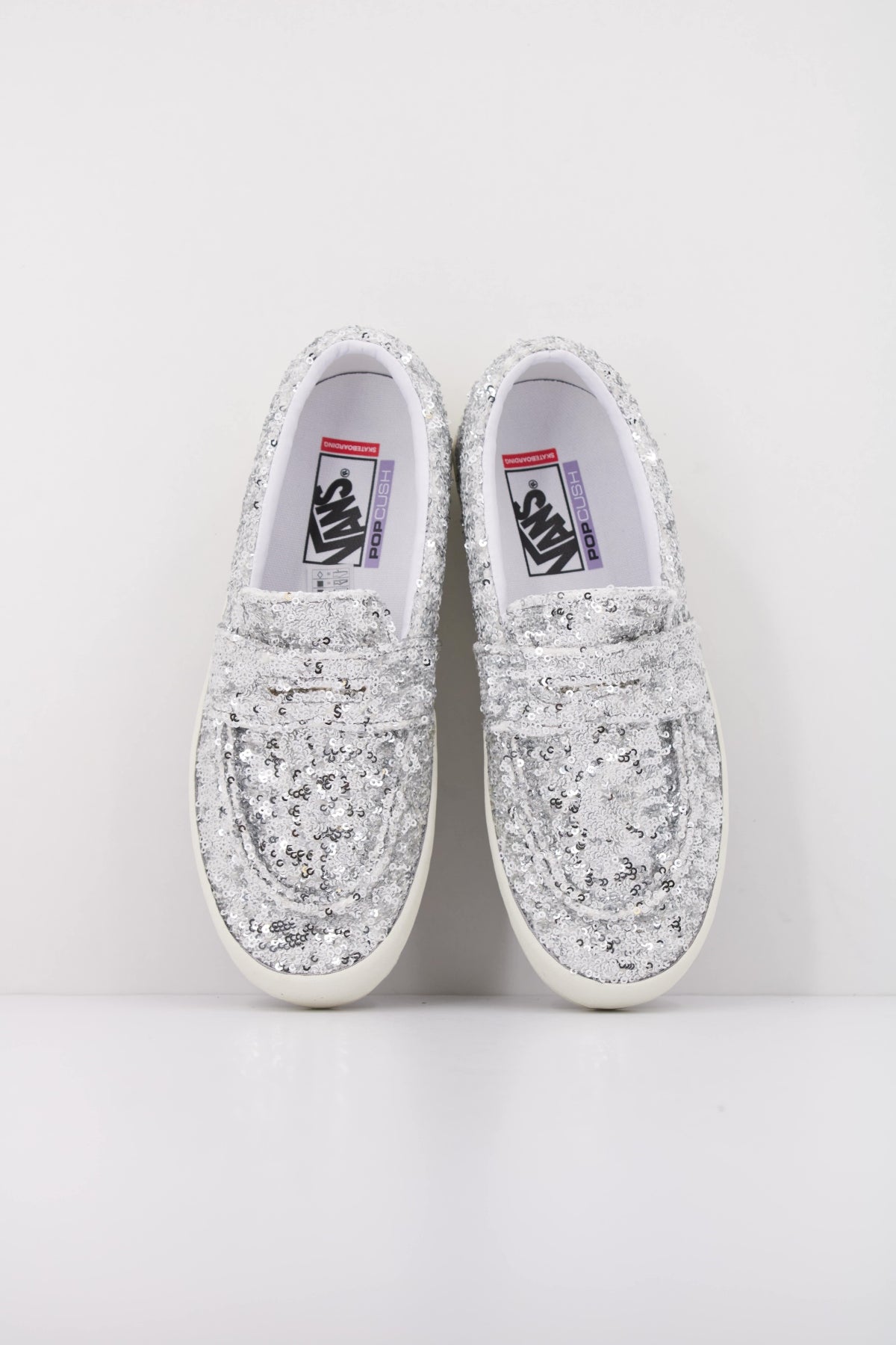 VANS SKATE LOAFER VN000Z76SLV1 en color PLATA (3)