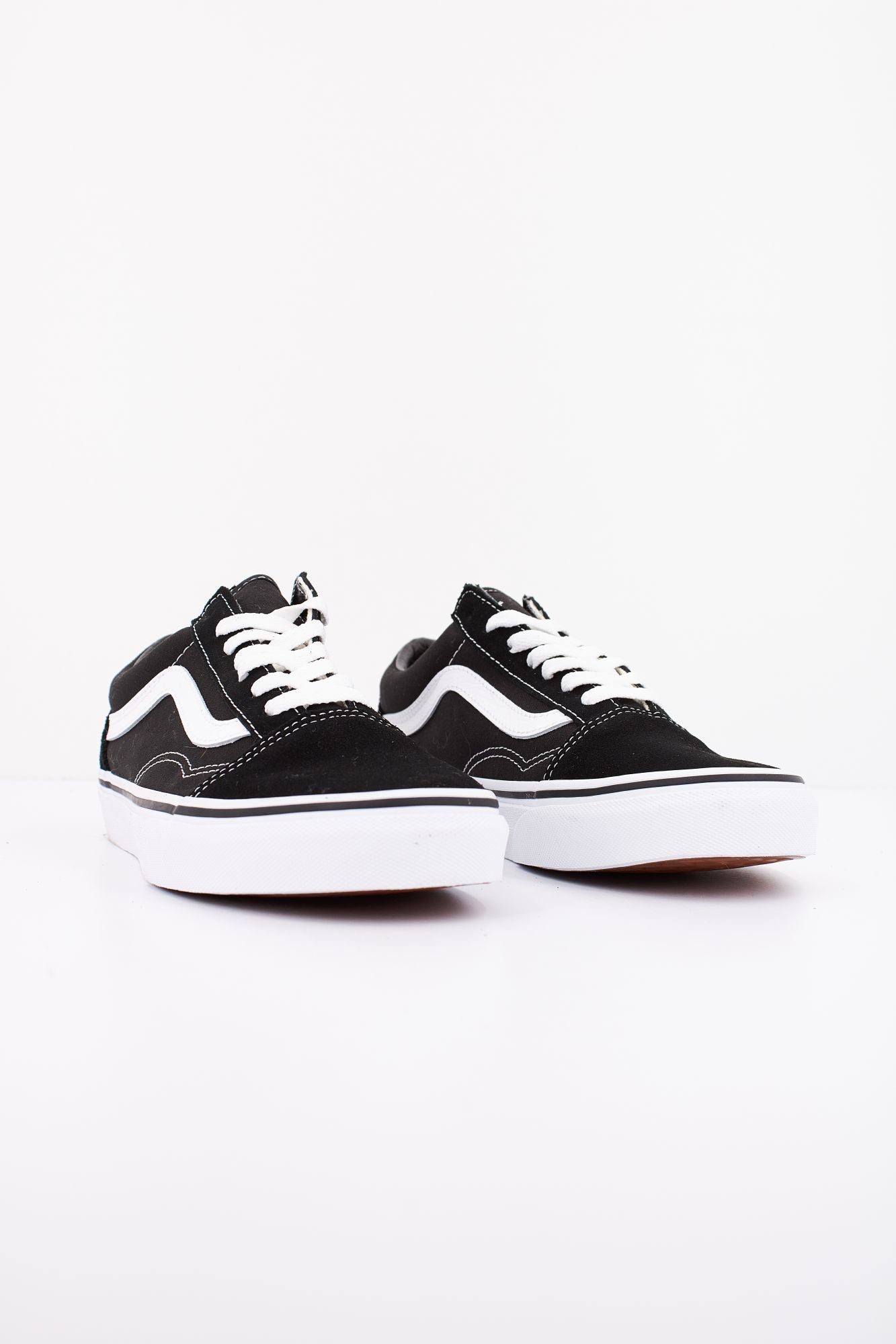 VANS OLD SKOOL en color NEGRO (2)