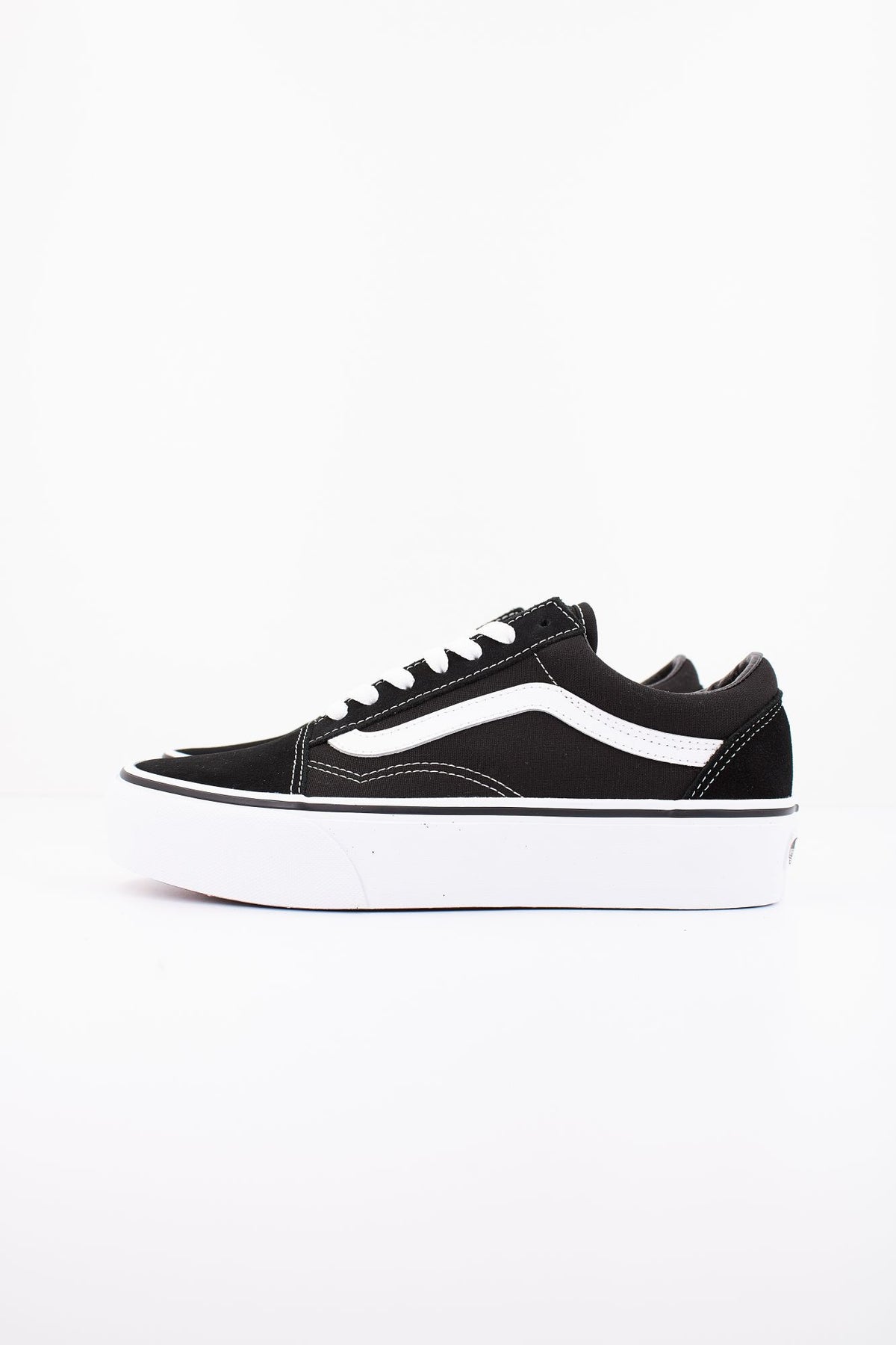 VANS OLD SKOOL PLATFORM VN0A3B3UY28 en color NEGRO (1)