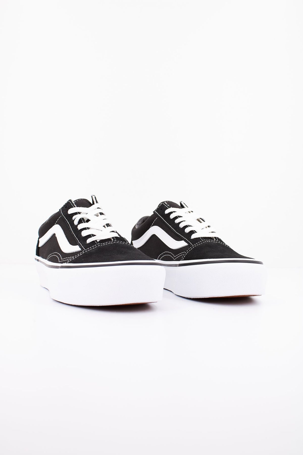 VANS OLD SKOOL PLATFORM VN0A3B3UY28 en color NEGRO (2)