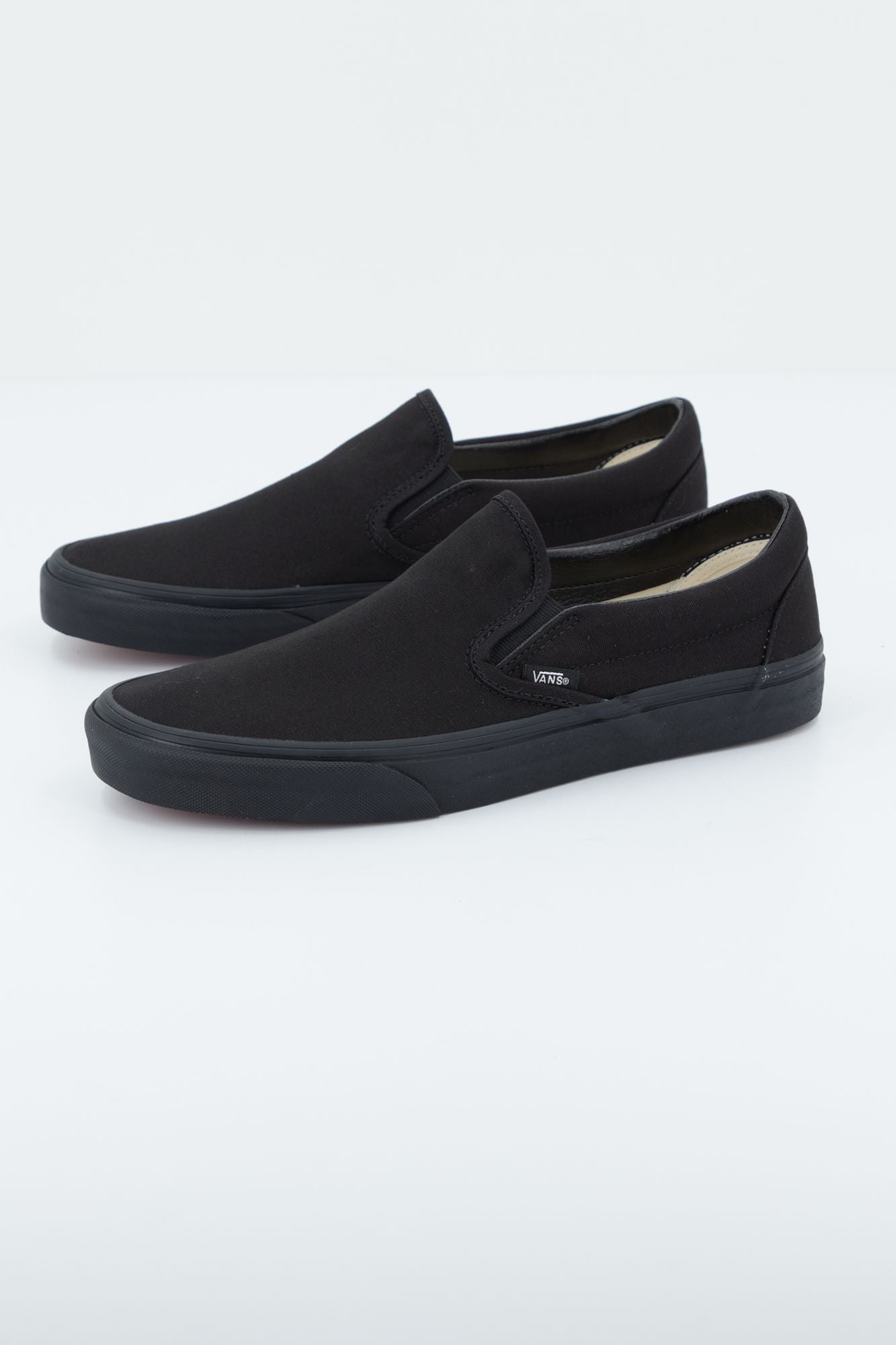 VANS  UA CLASSIC SLIP-ON en color NEGRO (1)