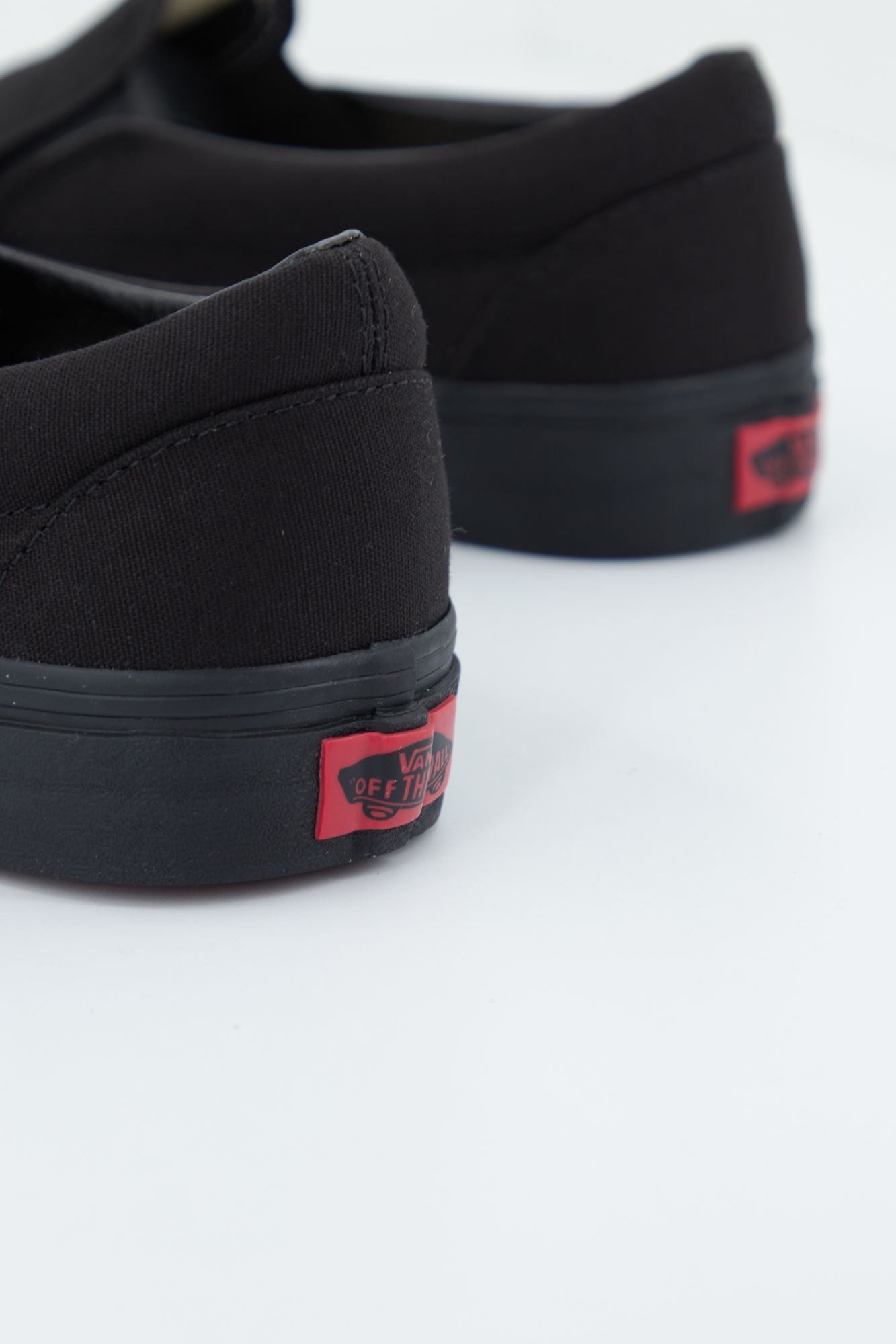 VANS  UA CLASSIC SLIP-ON en color NEGRO (3)