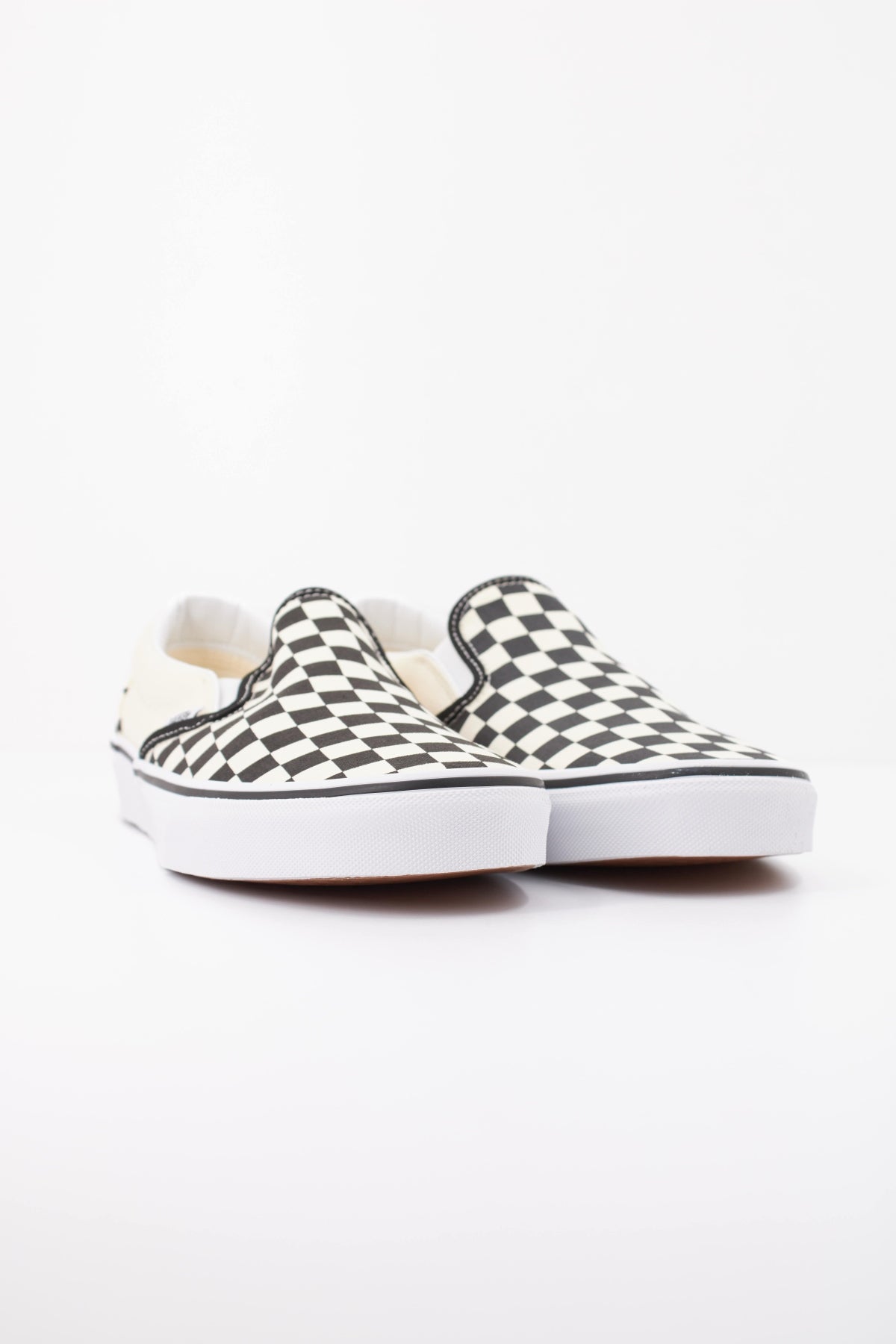 VANS CLASSIC SLIP-ON VN000EYEBWW en color BLANCO (2)