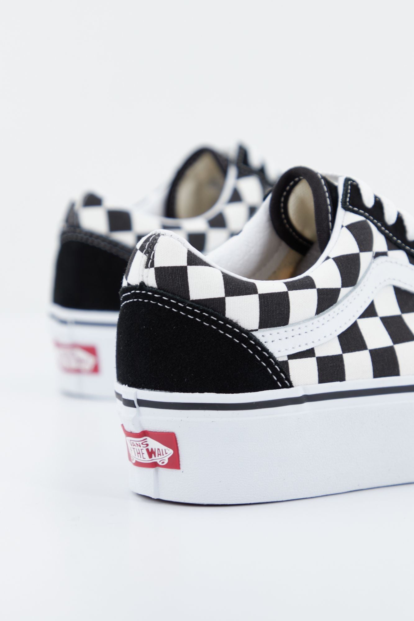 VANS OLD SKOOL PLATFORM en color NEGRO (3)