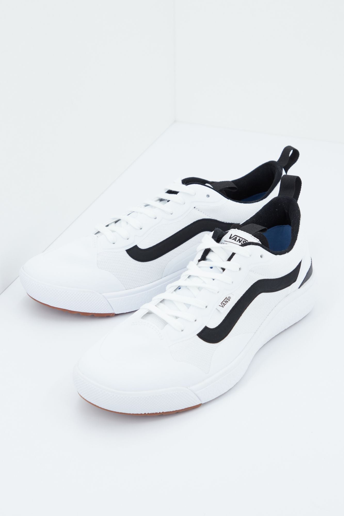 VANS  UA ULTRARANGE EXO en color BLANCO (1)