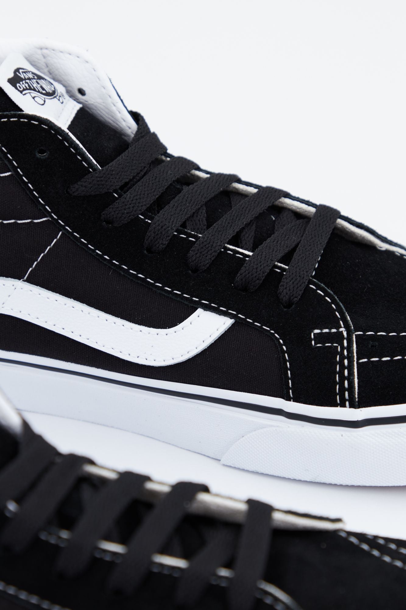VANS UA SK8-MID en color NEGRO (4)