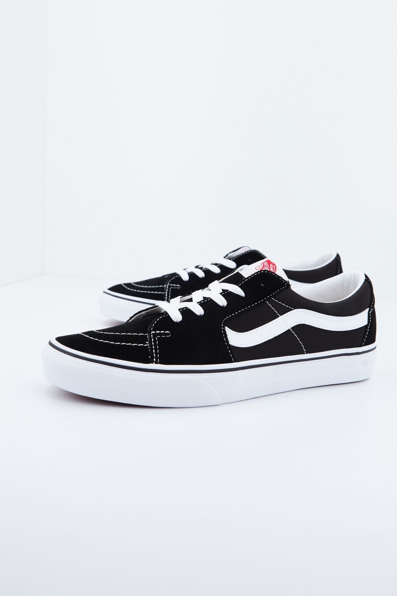 VANS SK8-LOW en color NEGRO (1)