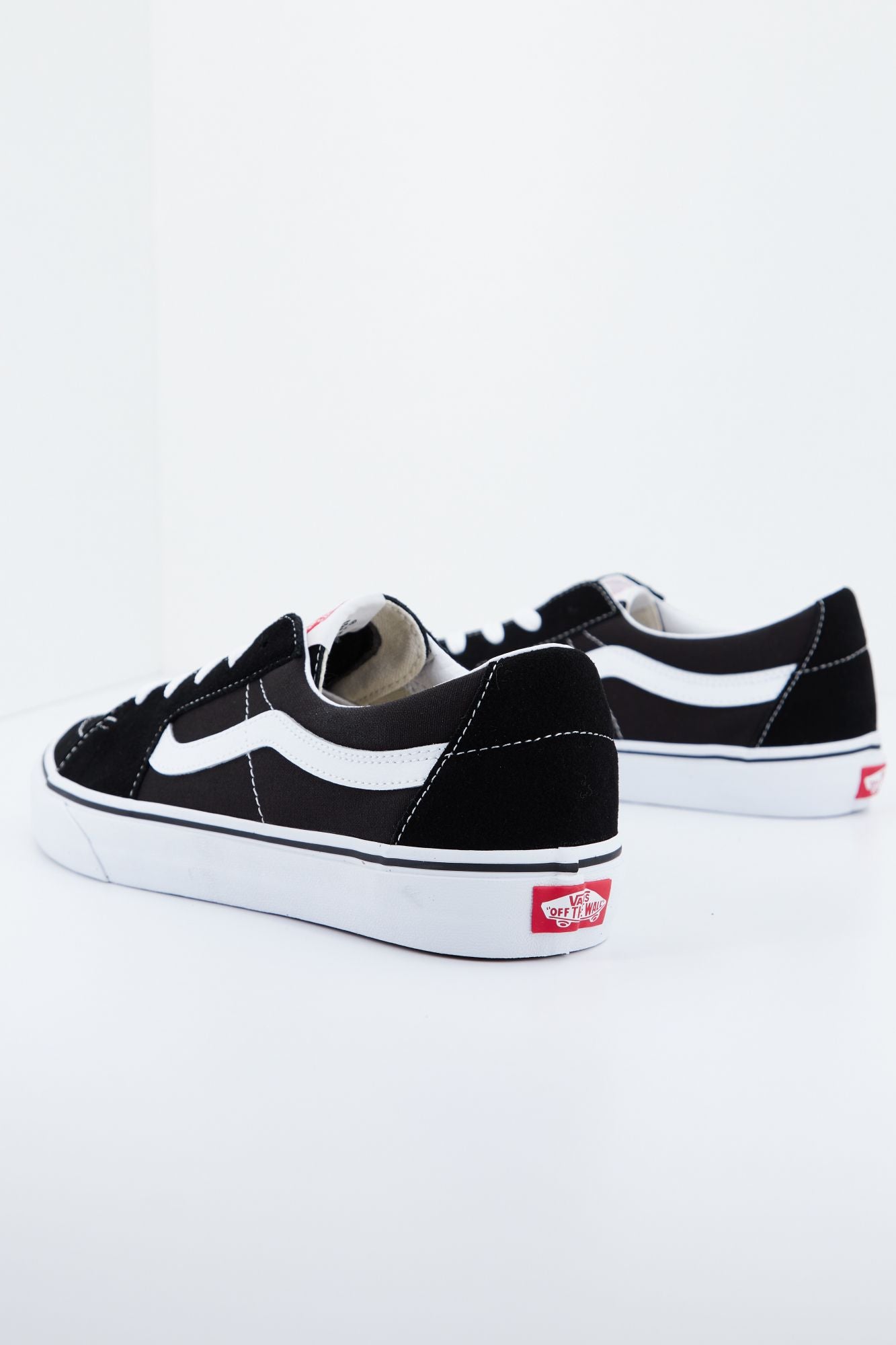 VANS SK8-LOW en color NEGRO (4)