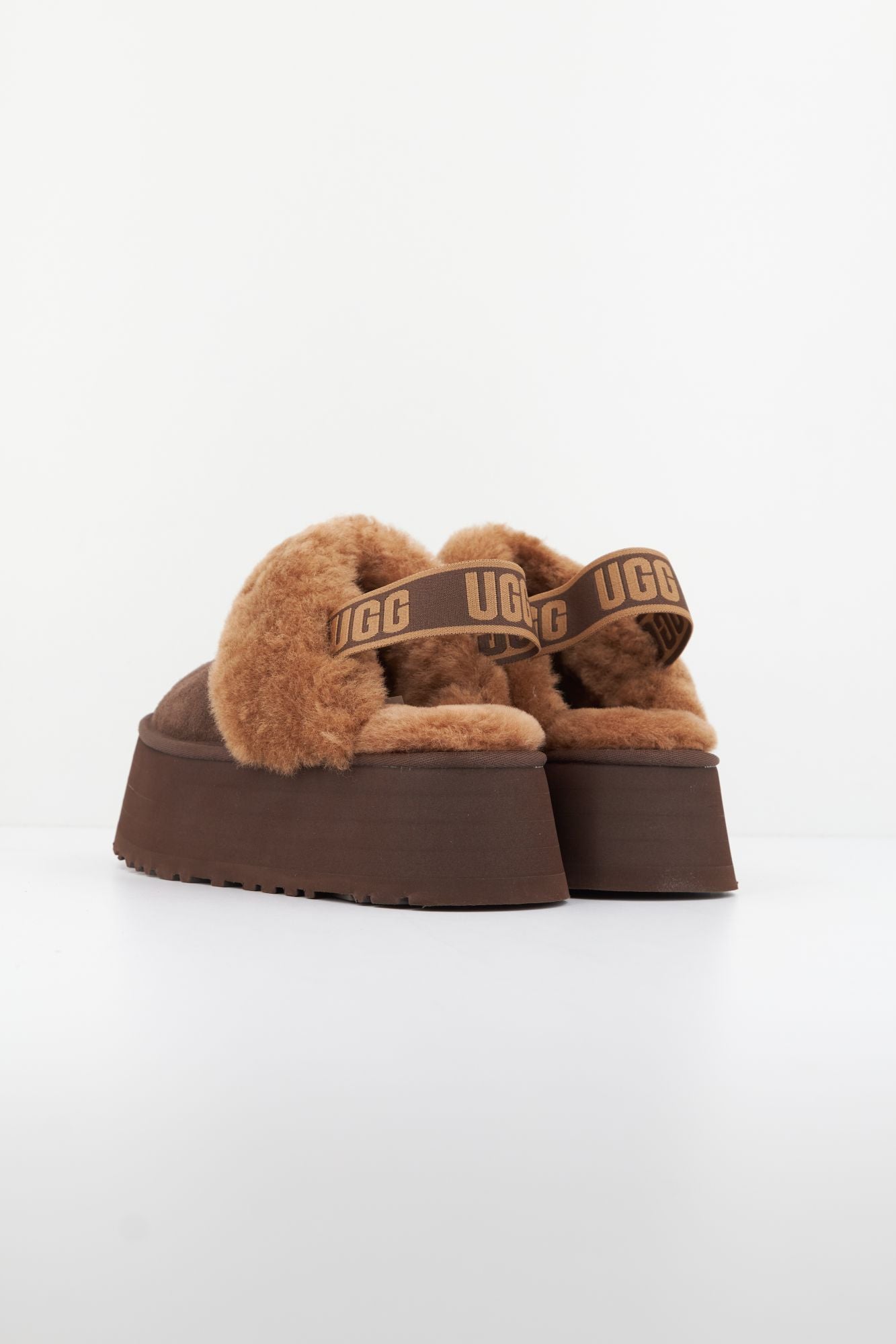 UGG FUNKETTE en color MARRON (3)