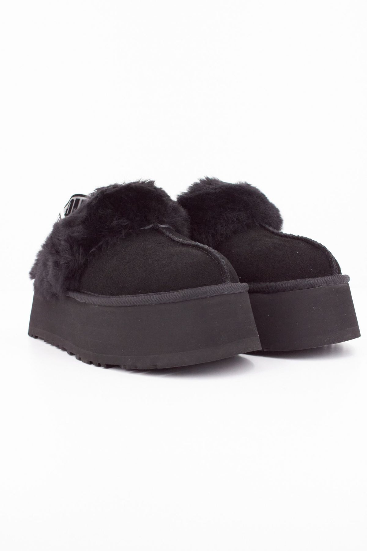 UGG FUNKETTE en color NEGRO (2)