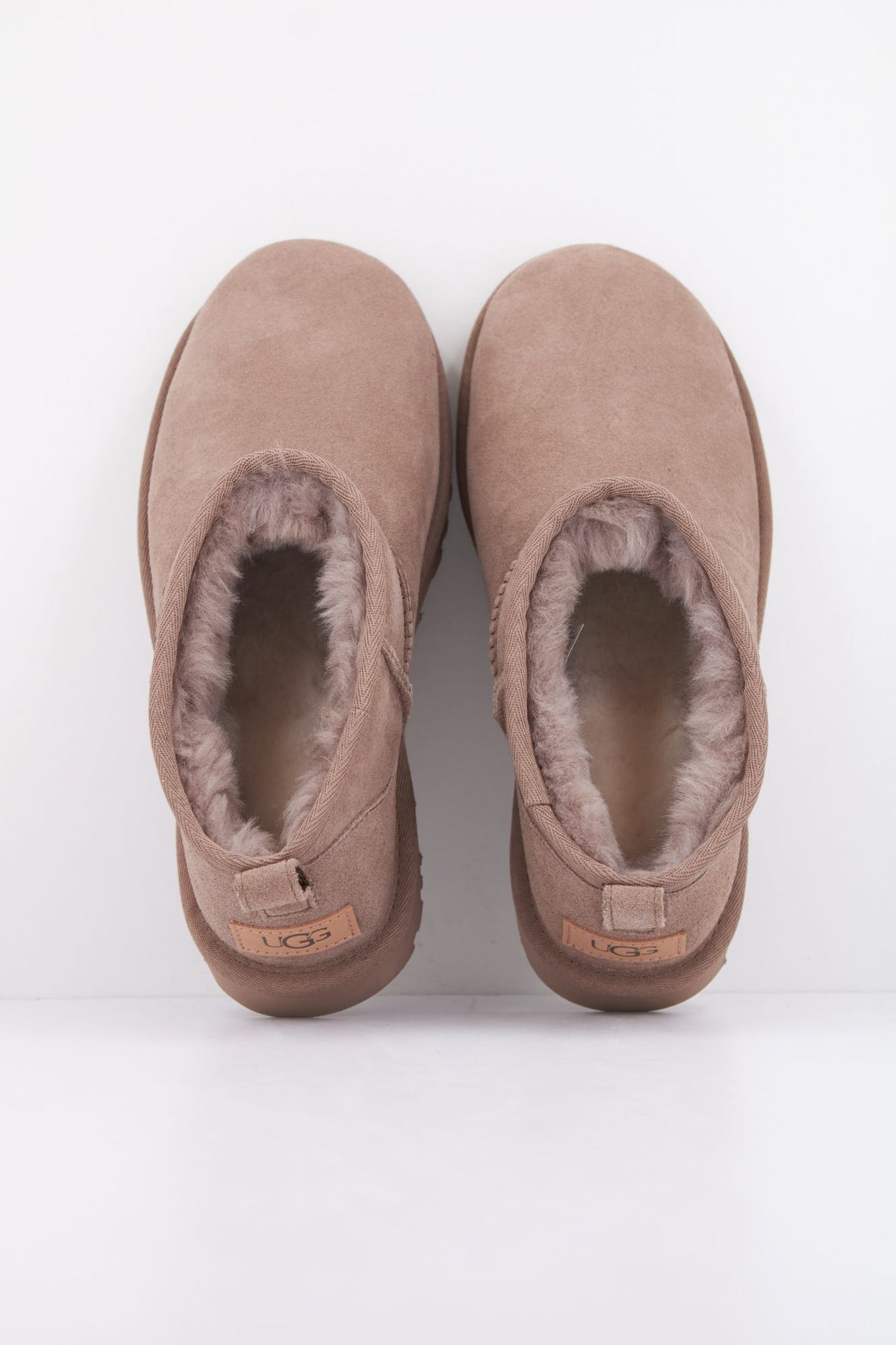 UGG CLASSIC ULTRA MINI 1116109U en color MARRON (4)
