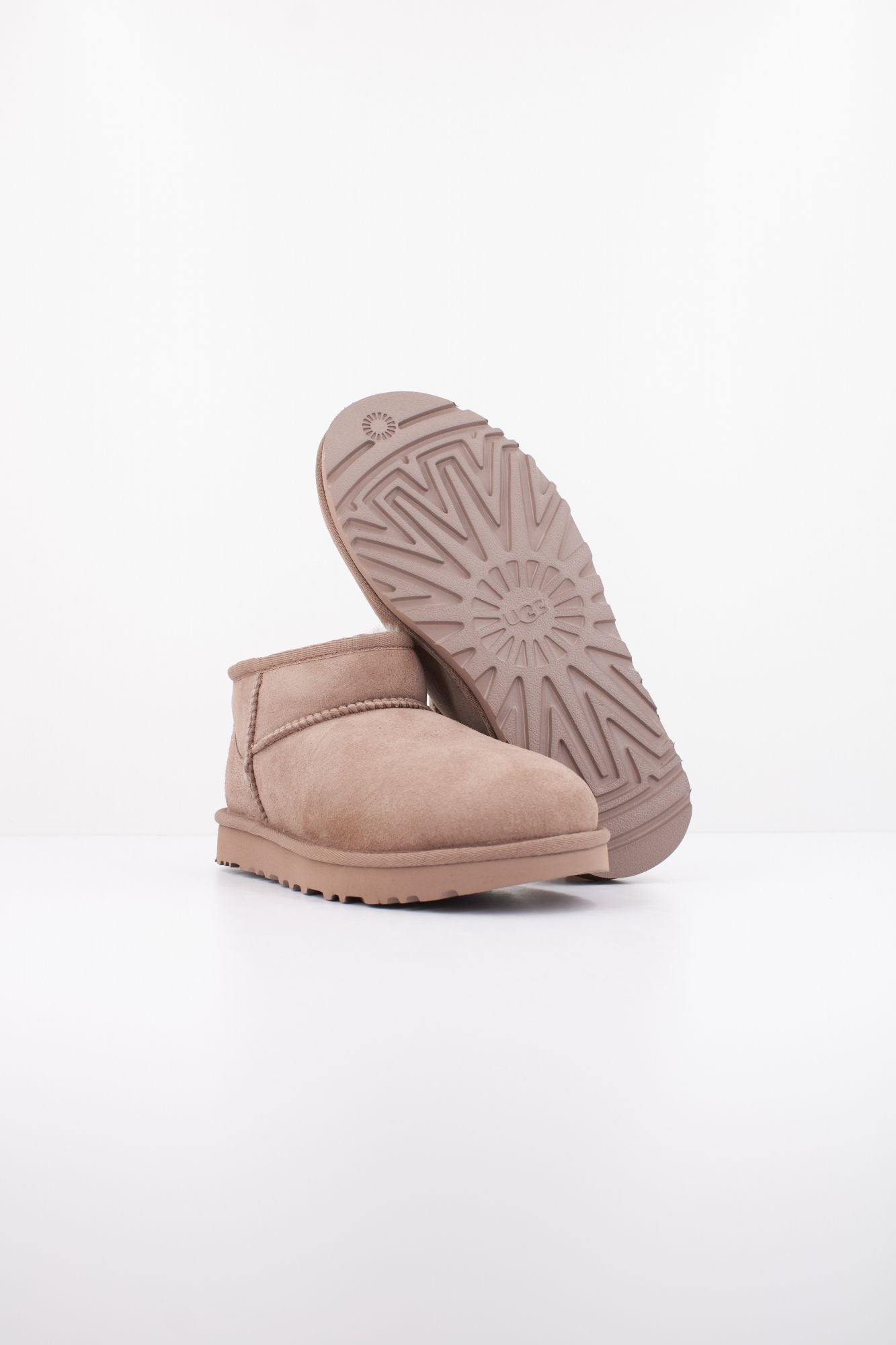 UGG W CLASSIC ULTRA MINI en color MARRON (5)