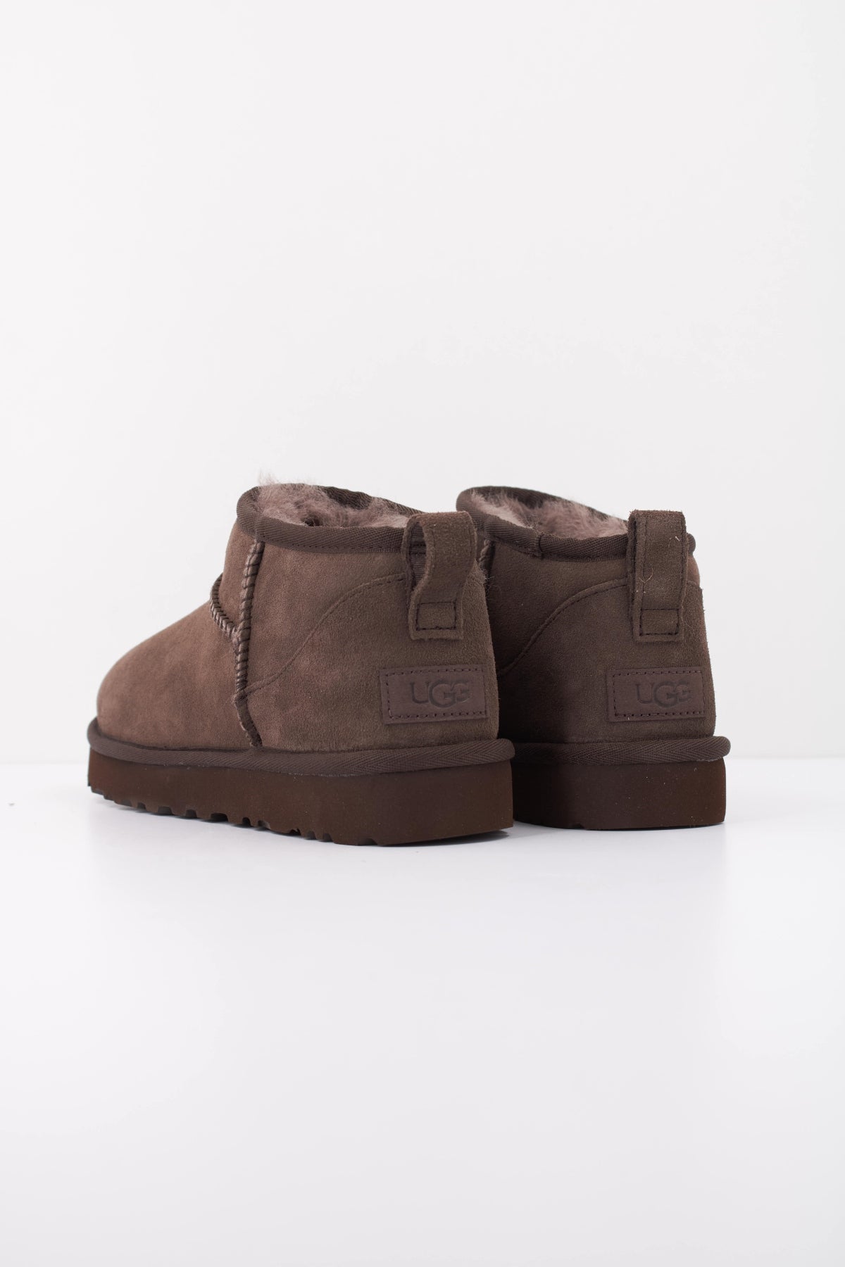UGG CLASSIC ULTRA MINI en color MARRON (4)