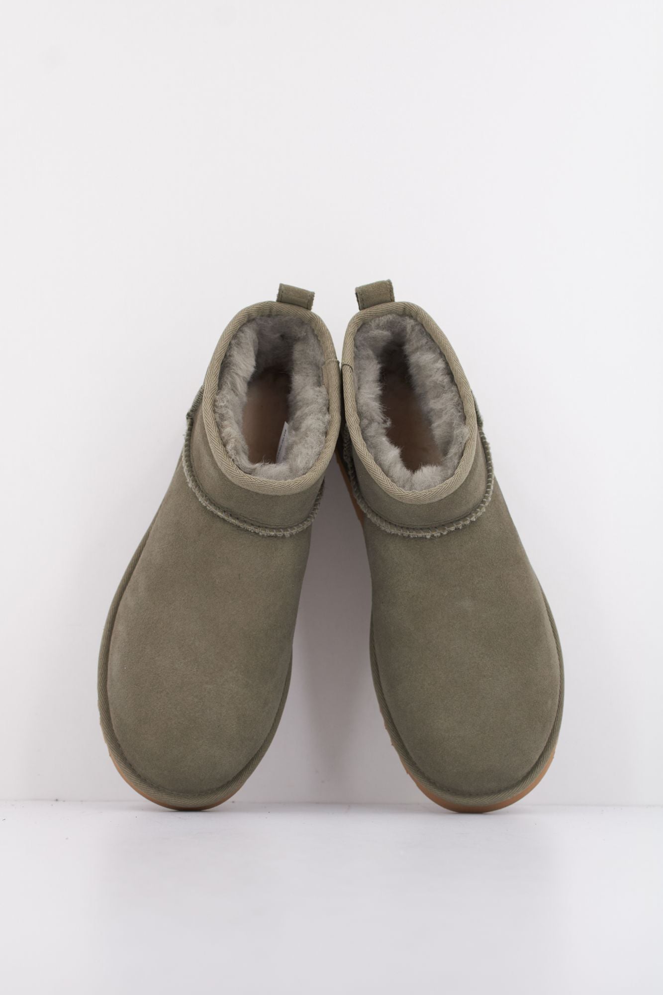 UGG W CLASSIC ULTRA MINI en color VERDE (3)