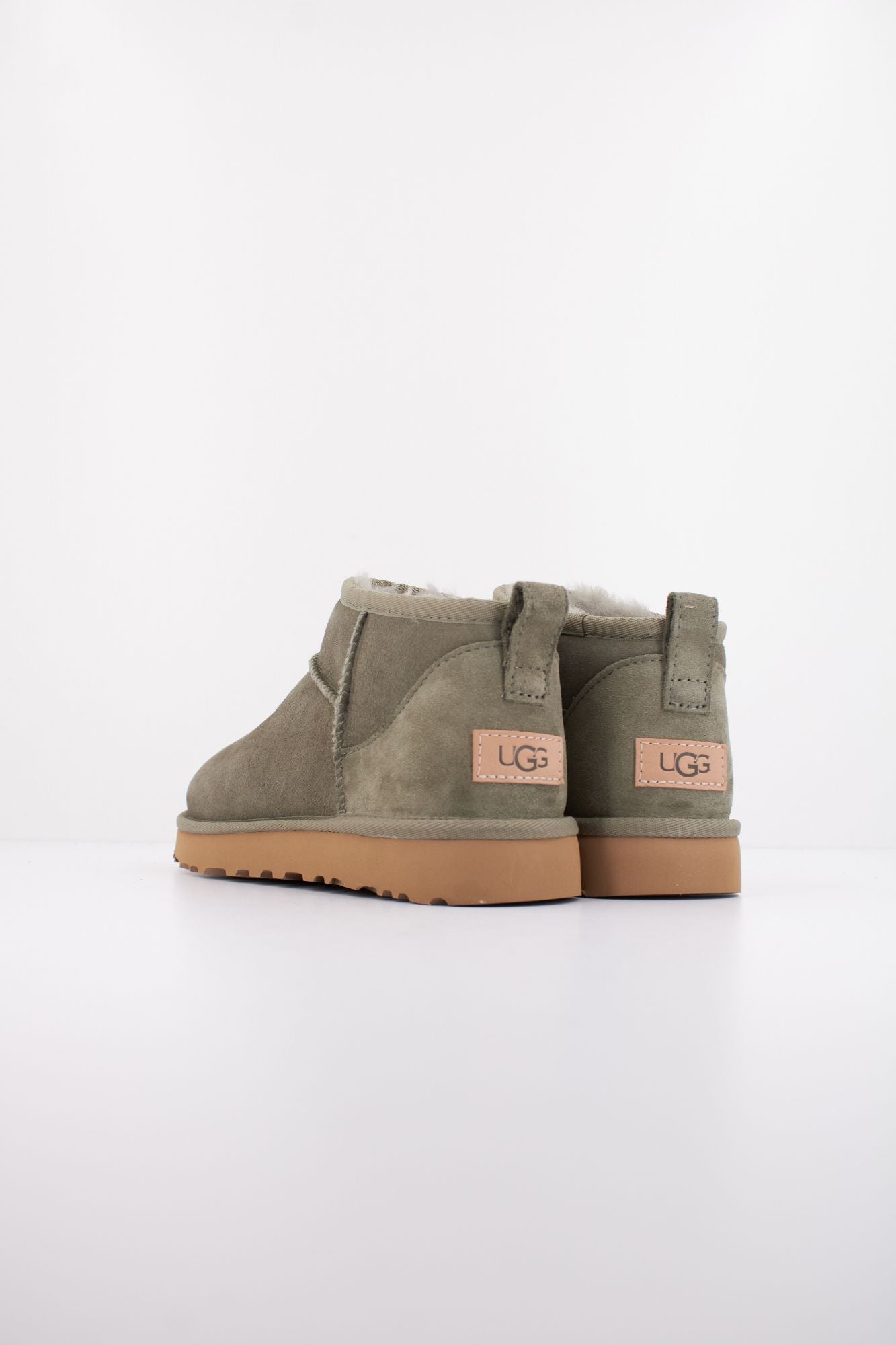 UGG W CLASSIC ULTRA MINI en color VERDE (4)