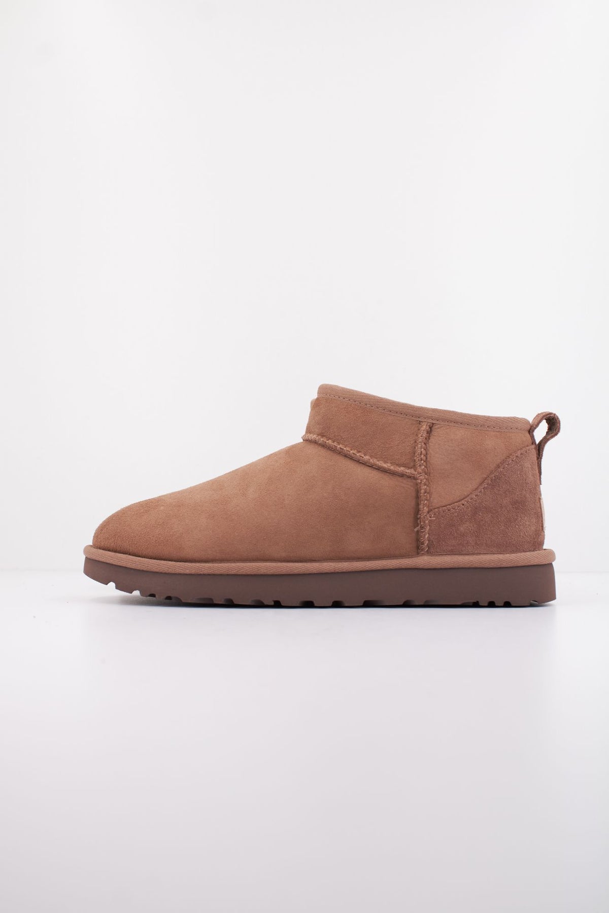 UGG CLASSIC ULTRA MINI 1116109U en color MARRON (1)