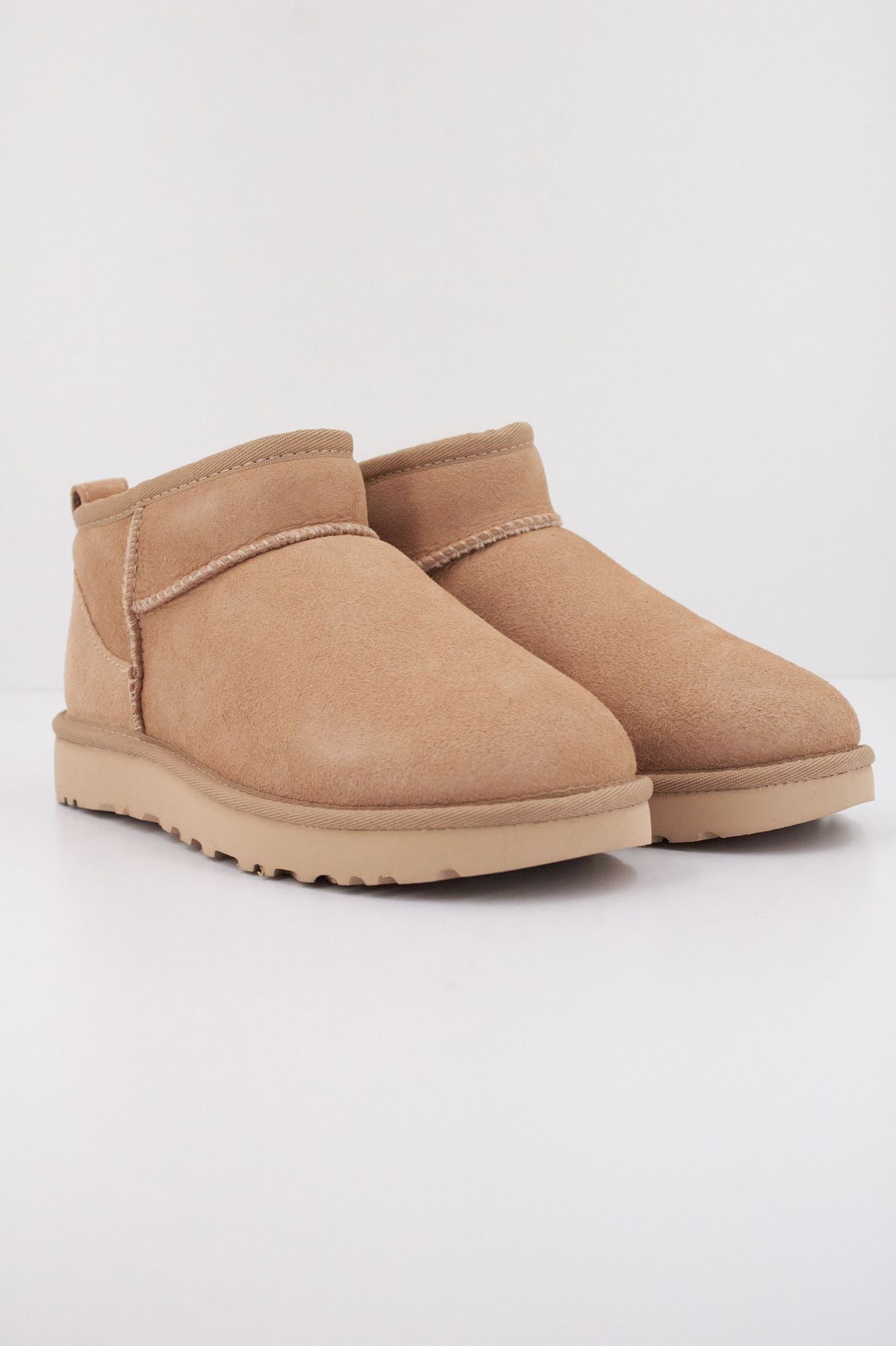 UGG W CLASSIC ULTRA MINI en color MARRON CLARO (2)
