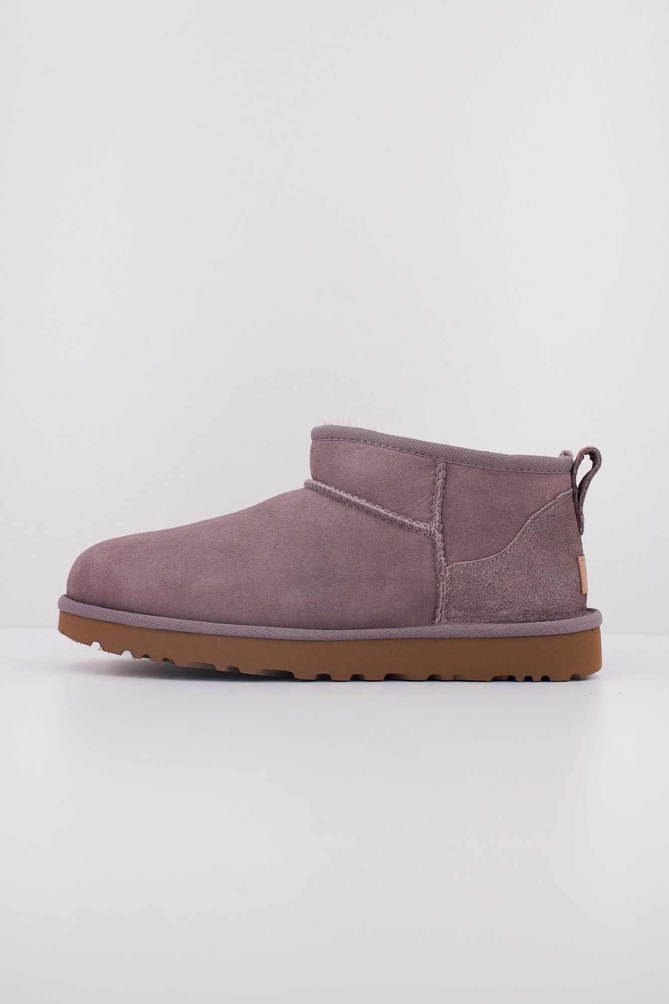 UGG W CLASSIC ULTRA MINI en color VIOLETA (1)