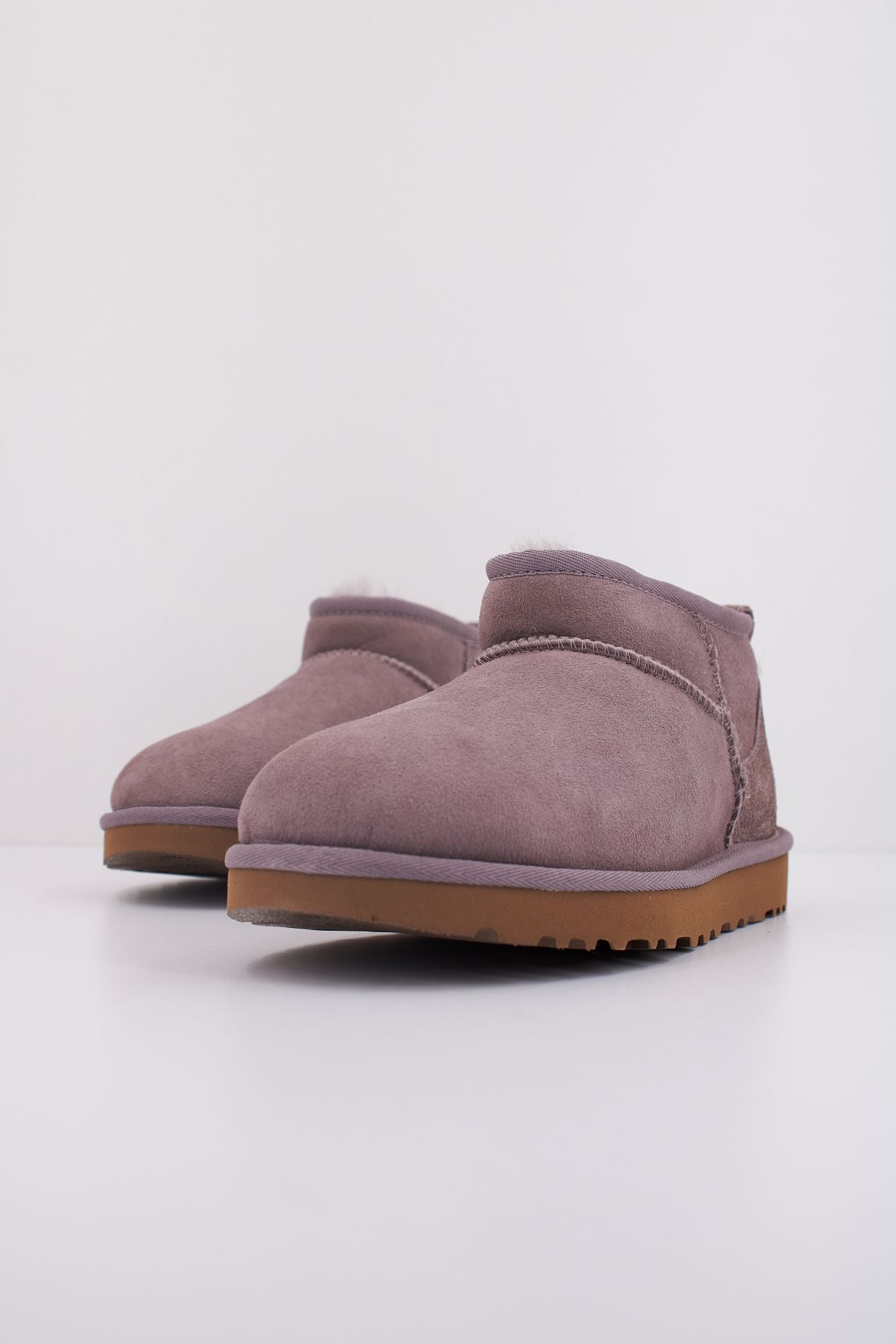 UGG W CLASSIC ULTRA MINI en color VIOLETA (2)