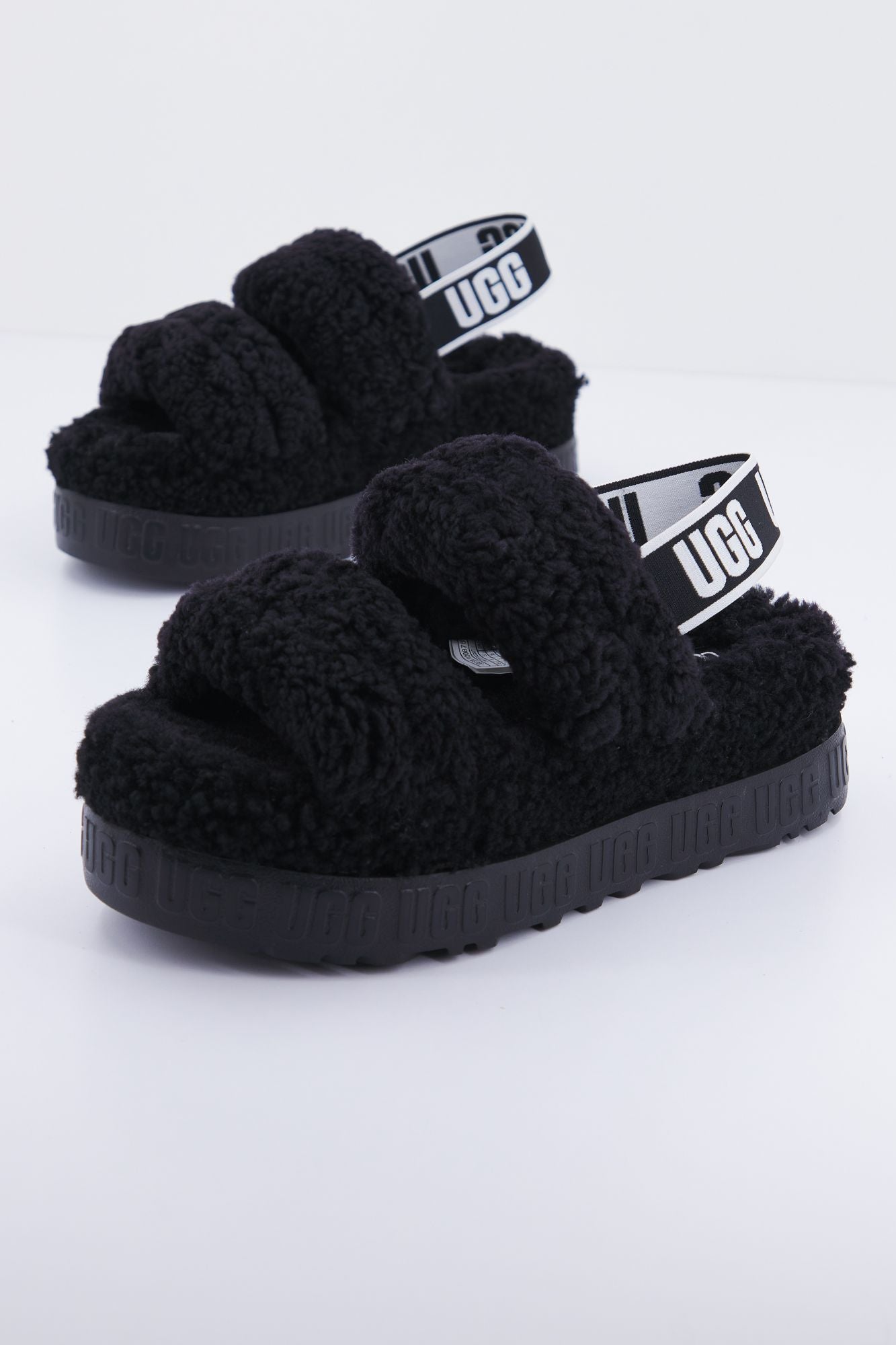 UGG W OH FLUFFITA en color NEGRO (1)