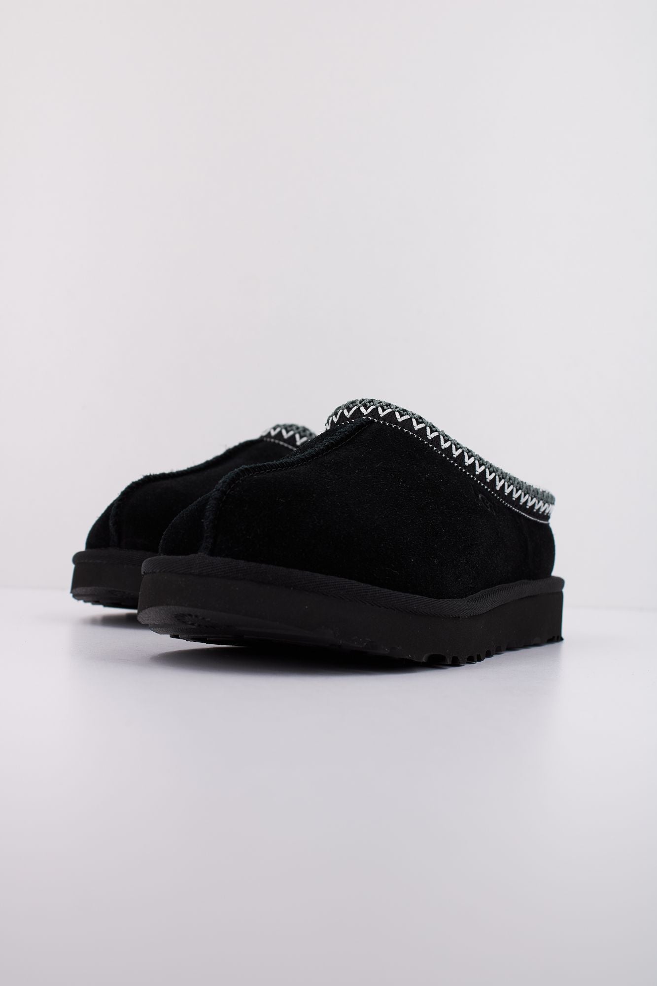 UGG W TASMAN en color NEGRO (2)