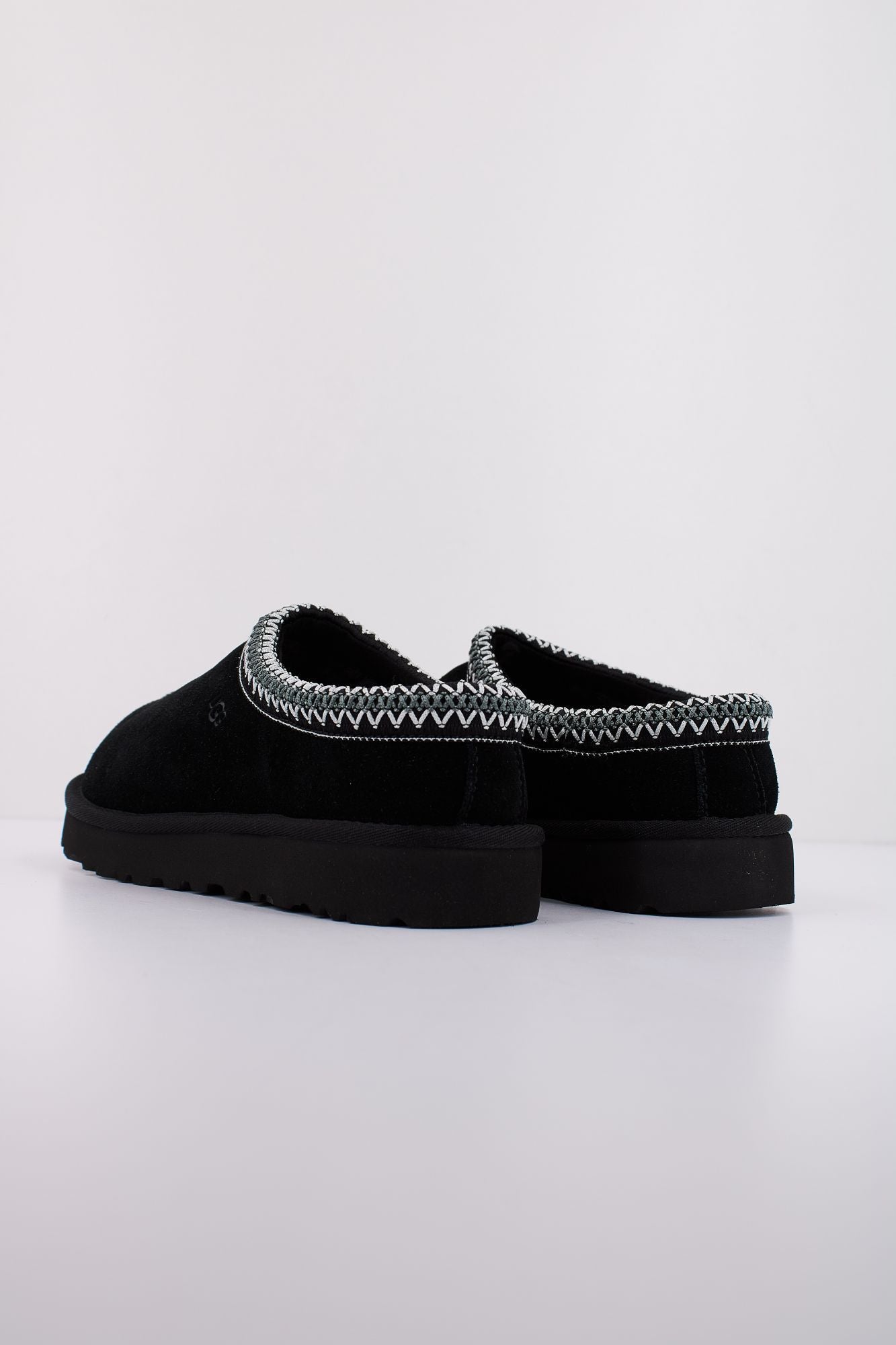 UGG W TASMAN en color NEGRO (4)