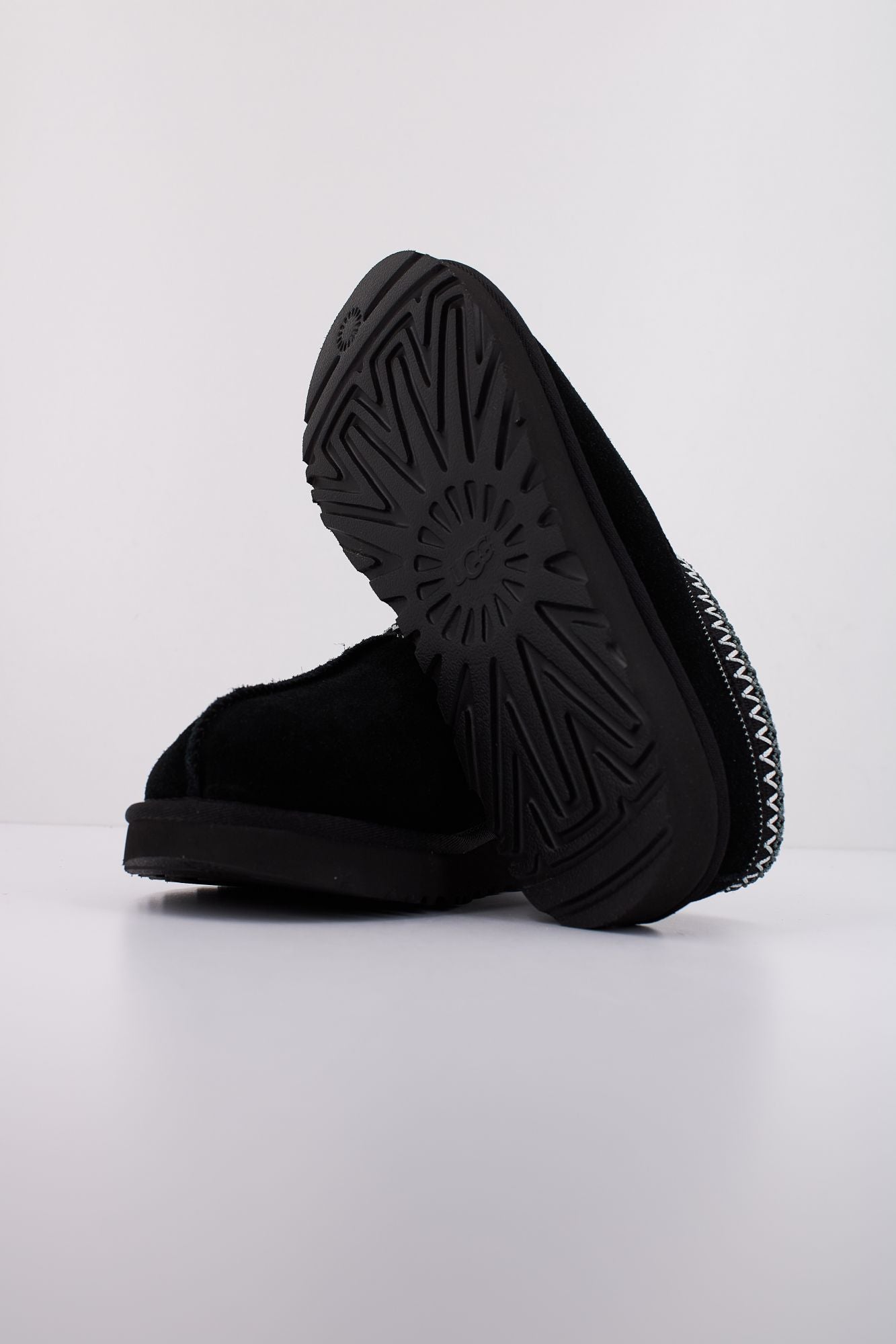 UGG W TASMAN en color NEGRO (5)