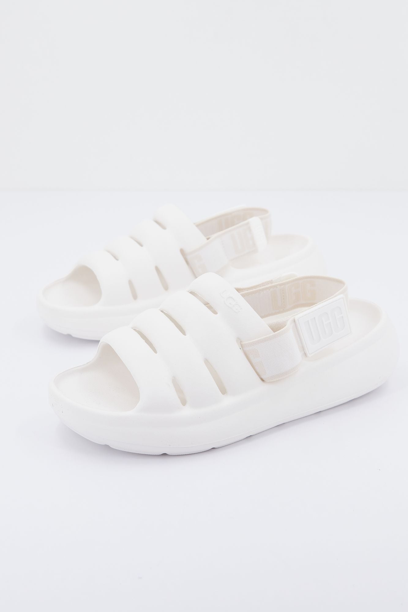 UGG 1126811U en color BLANCO (3)