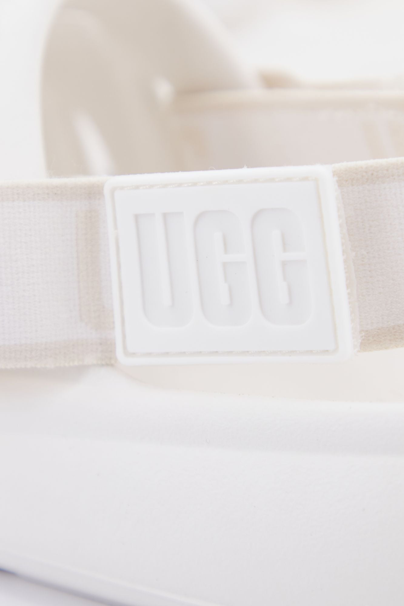 UGG 1126811U en color BLANCO (4)