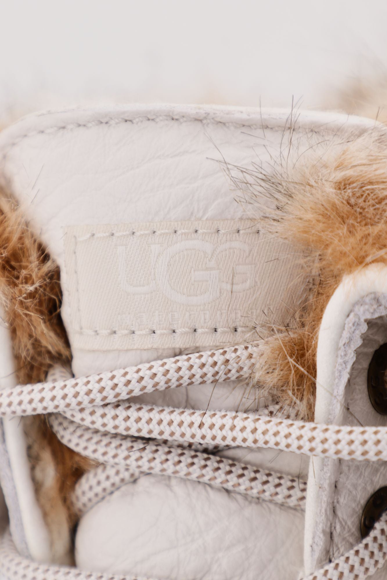 UGG W ADIRONDACK III TIPPED en color BLANCO (4)