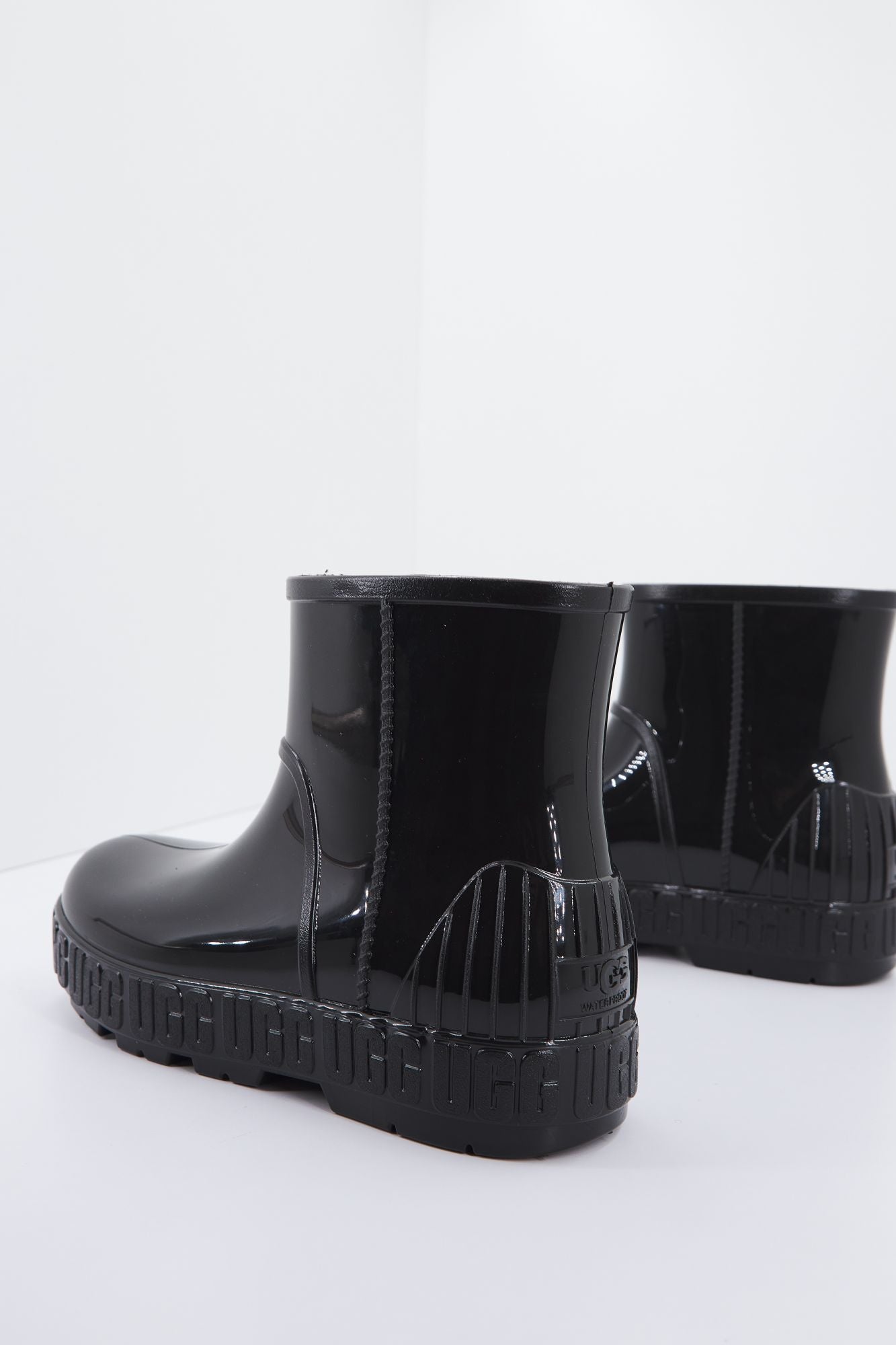 UGG W DRIZLITA en color NEGRO (3)