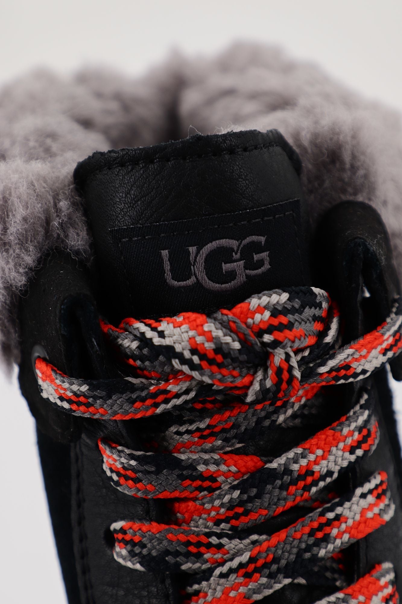 UGG W ASHTON ADDIE en color NEGRO (4)