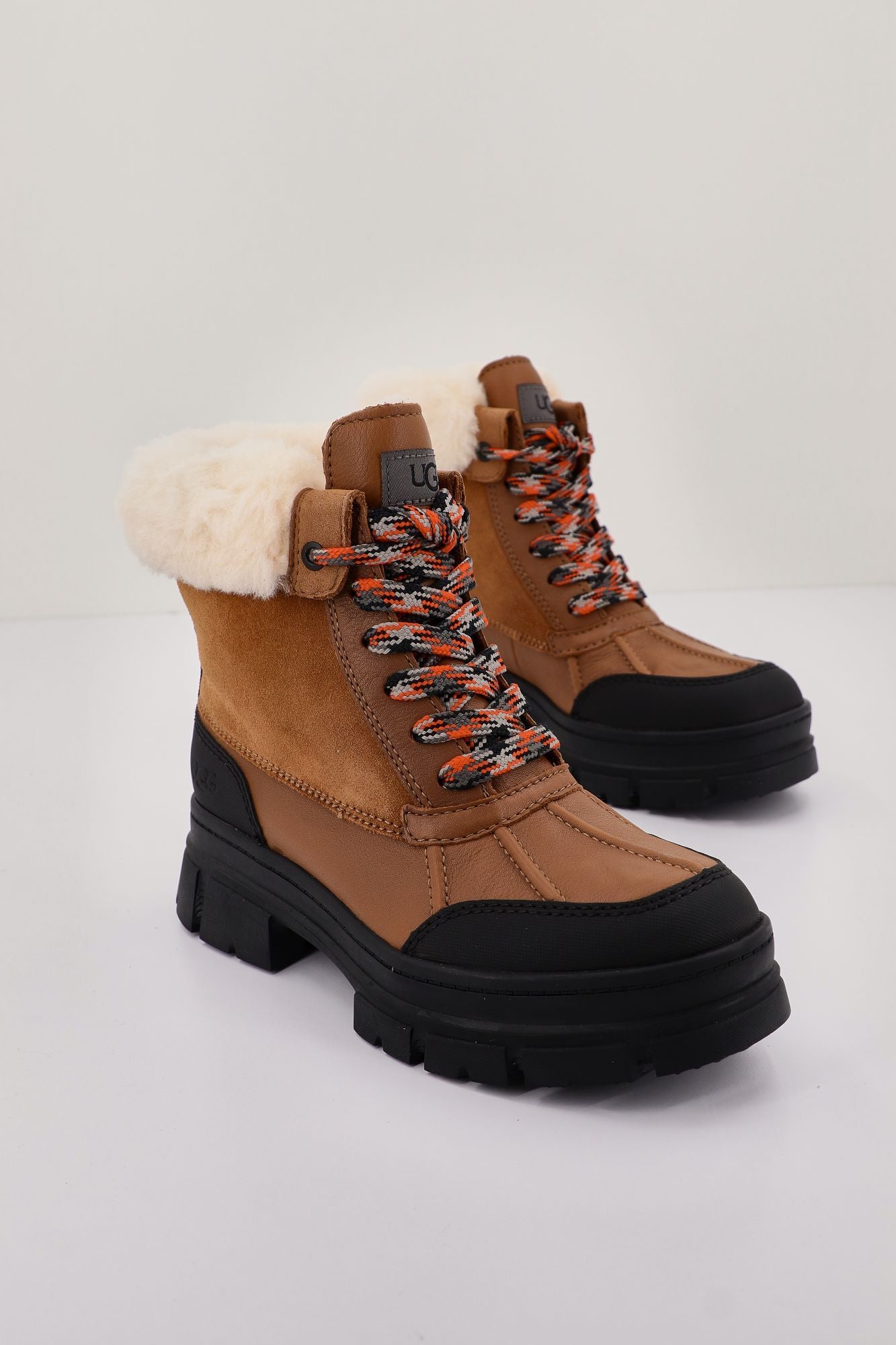 UGG W ASHTON ADDIE en color MARRON (2)