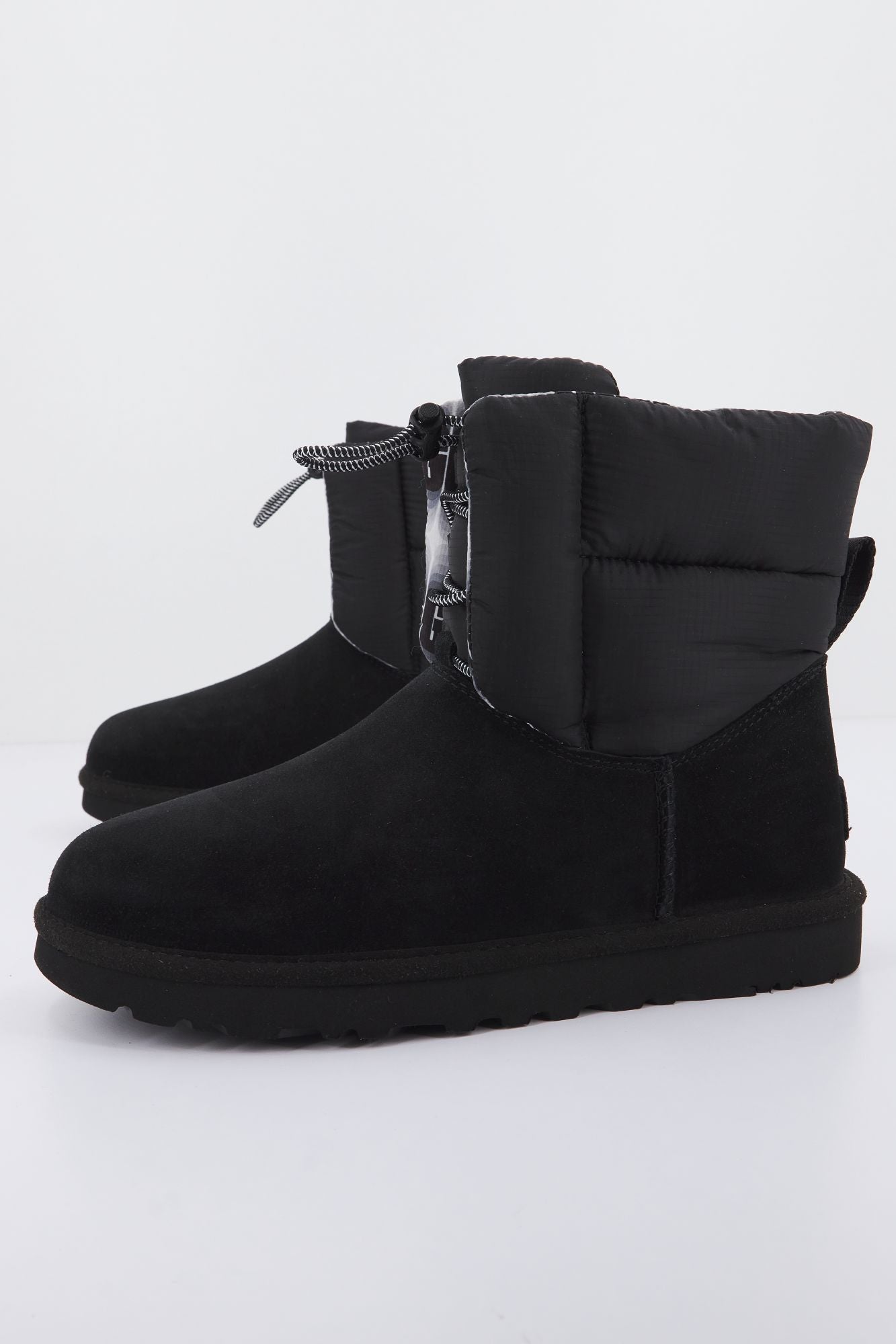UGG W CLASSIC MAXI TOGGLE en color NEGRO (1)
